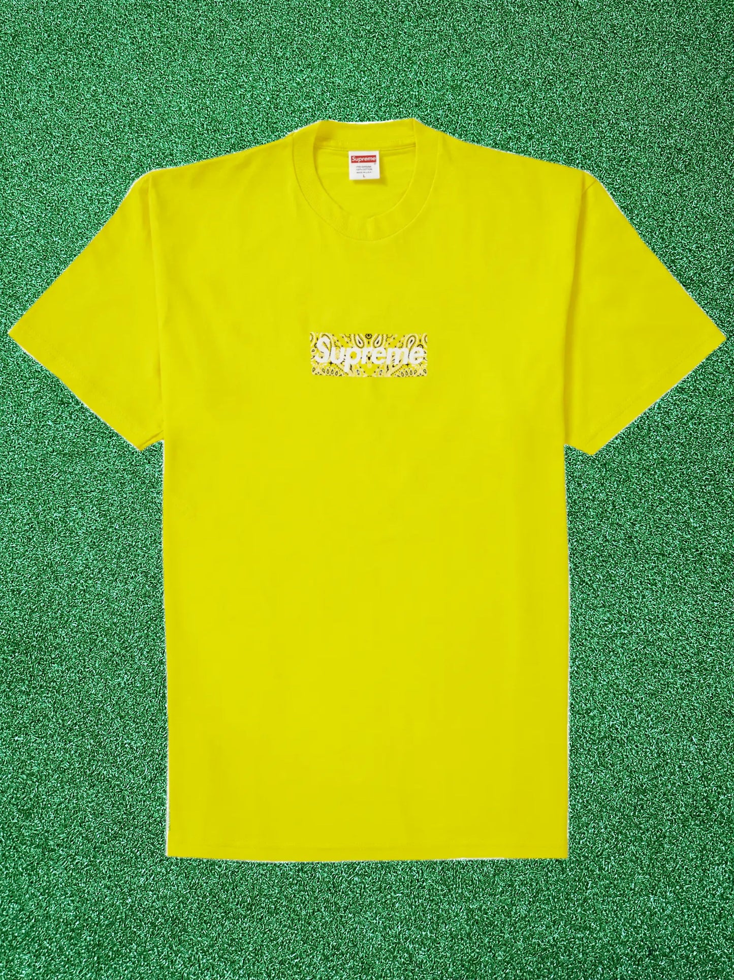 Camiseta con logo de Supreme Bandana Box en color amarillo