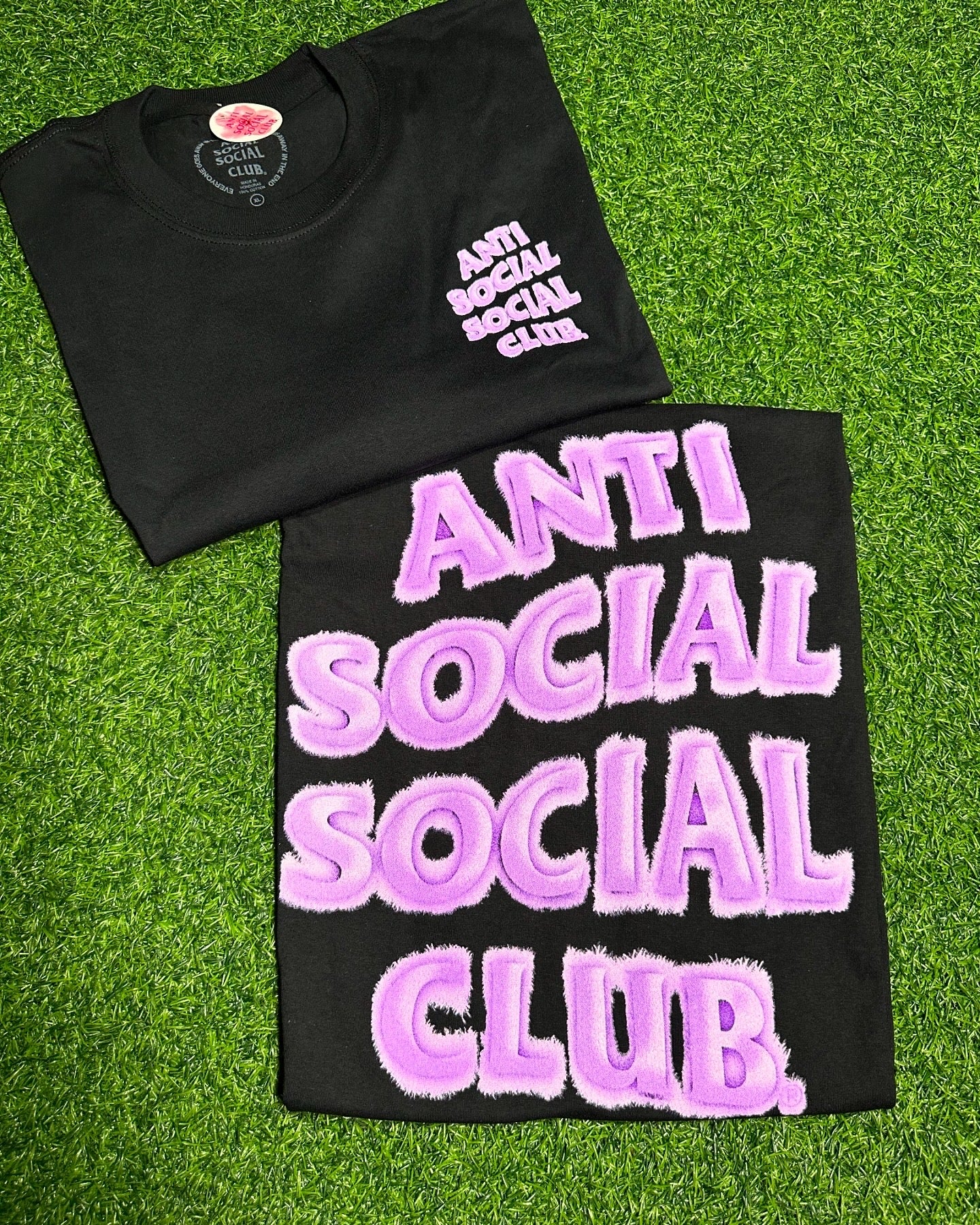 Camiseta antropomórfica negra del Anti Social Social Club