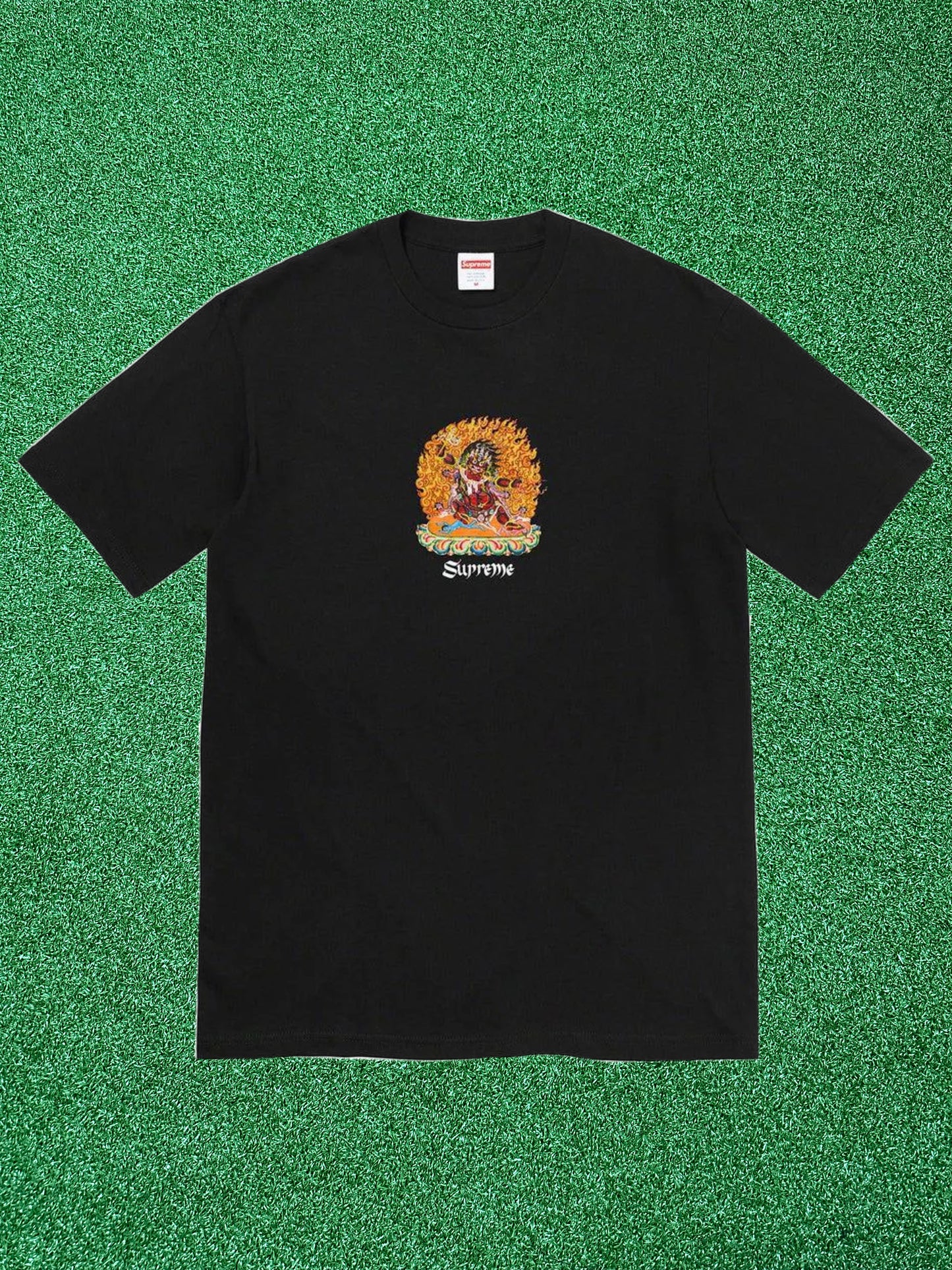 Camiseta negra de la persona suprema