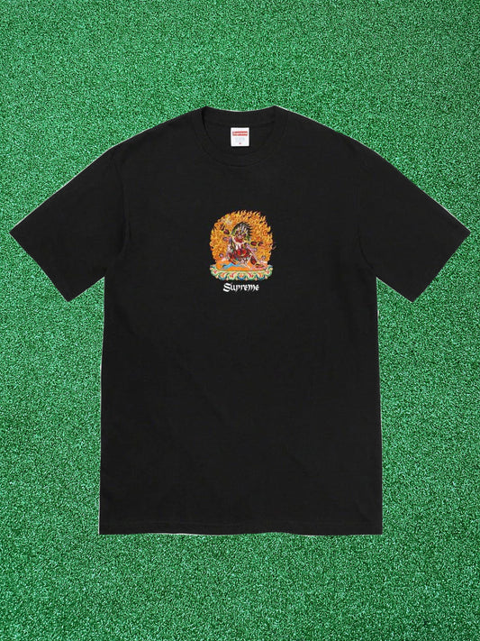 Camiseta negra de la persona suprema