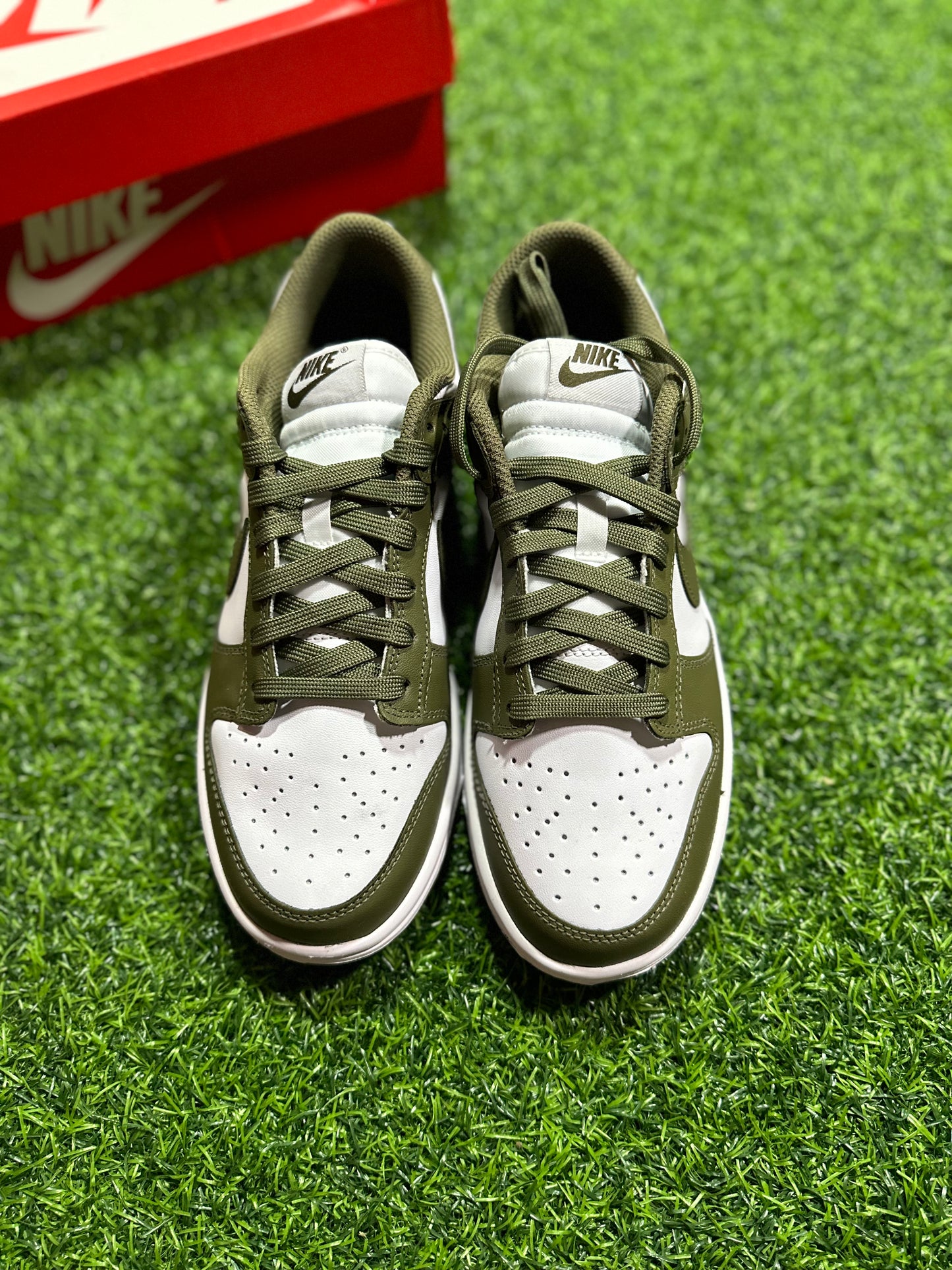 Nike Dunk Low - Verde oliva medio (para mujer)