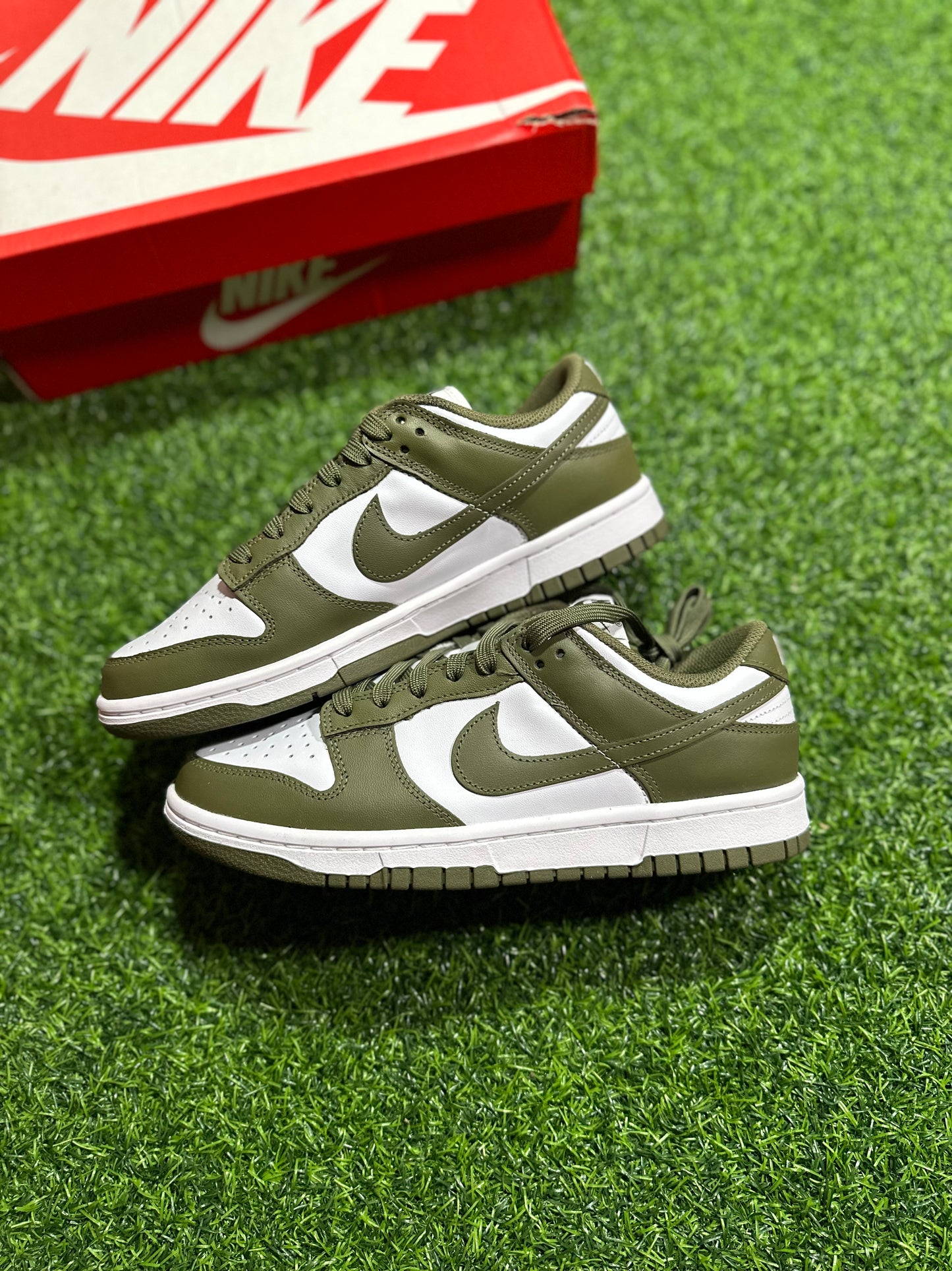 Nike Dunk Low - Verde oliva medio (para mujer)