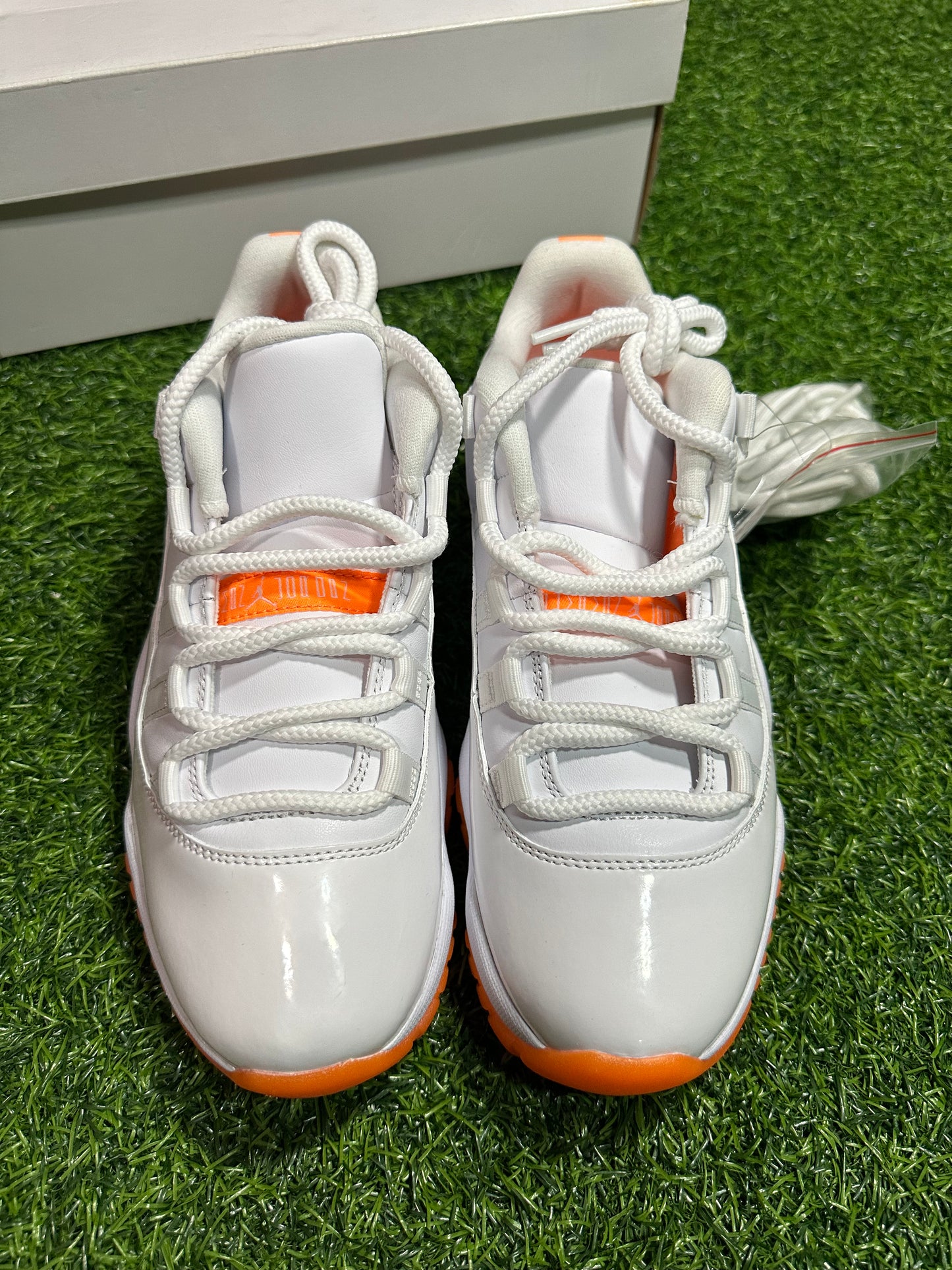Jordan 11 Retro Low - Citrus (2021) (Mujer)