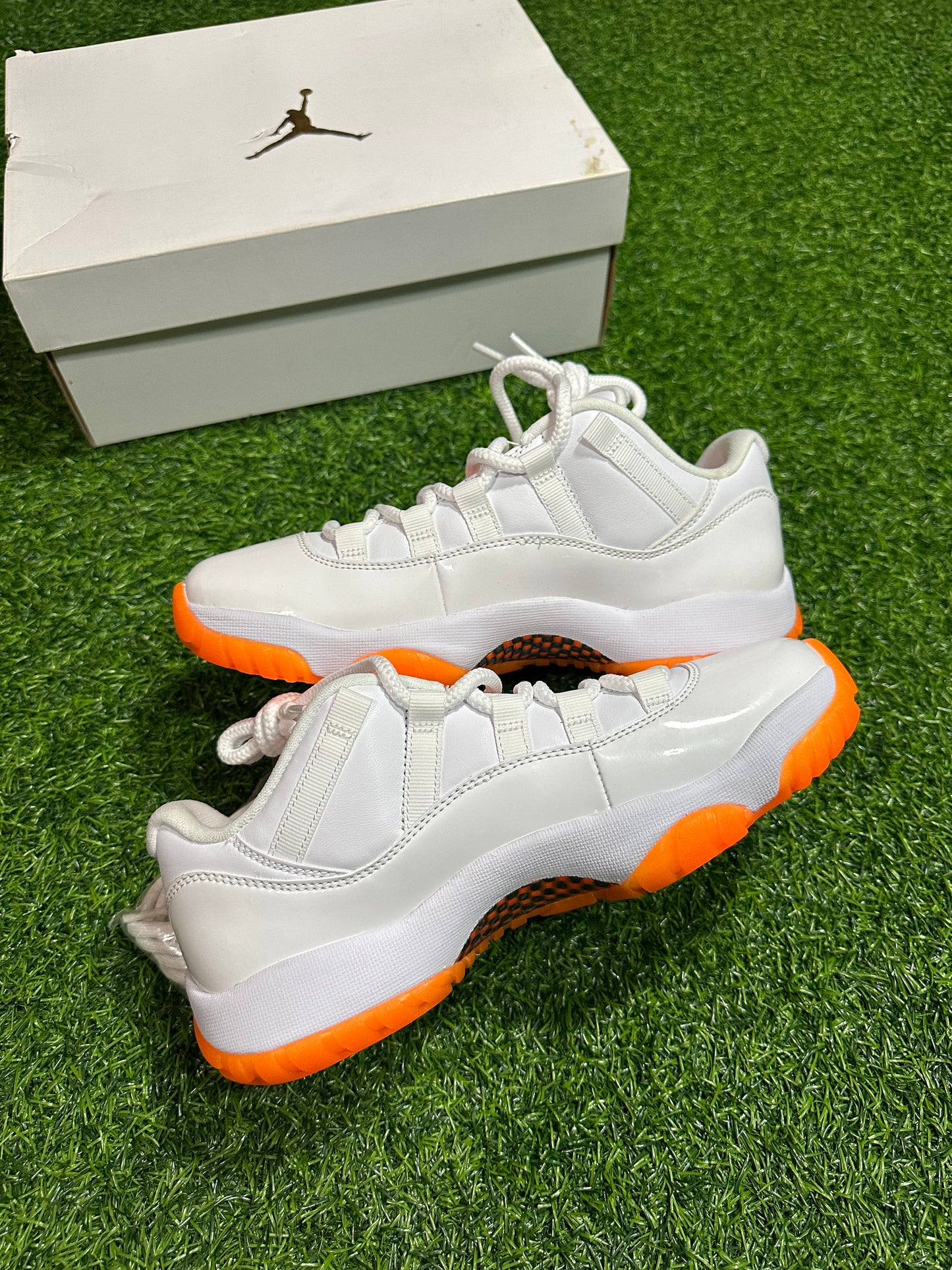 Jordan 11 Retro Low - Citrus (2021) (Mujer)