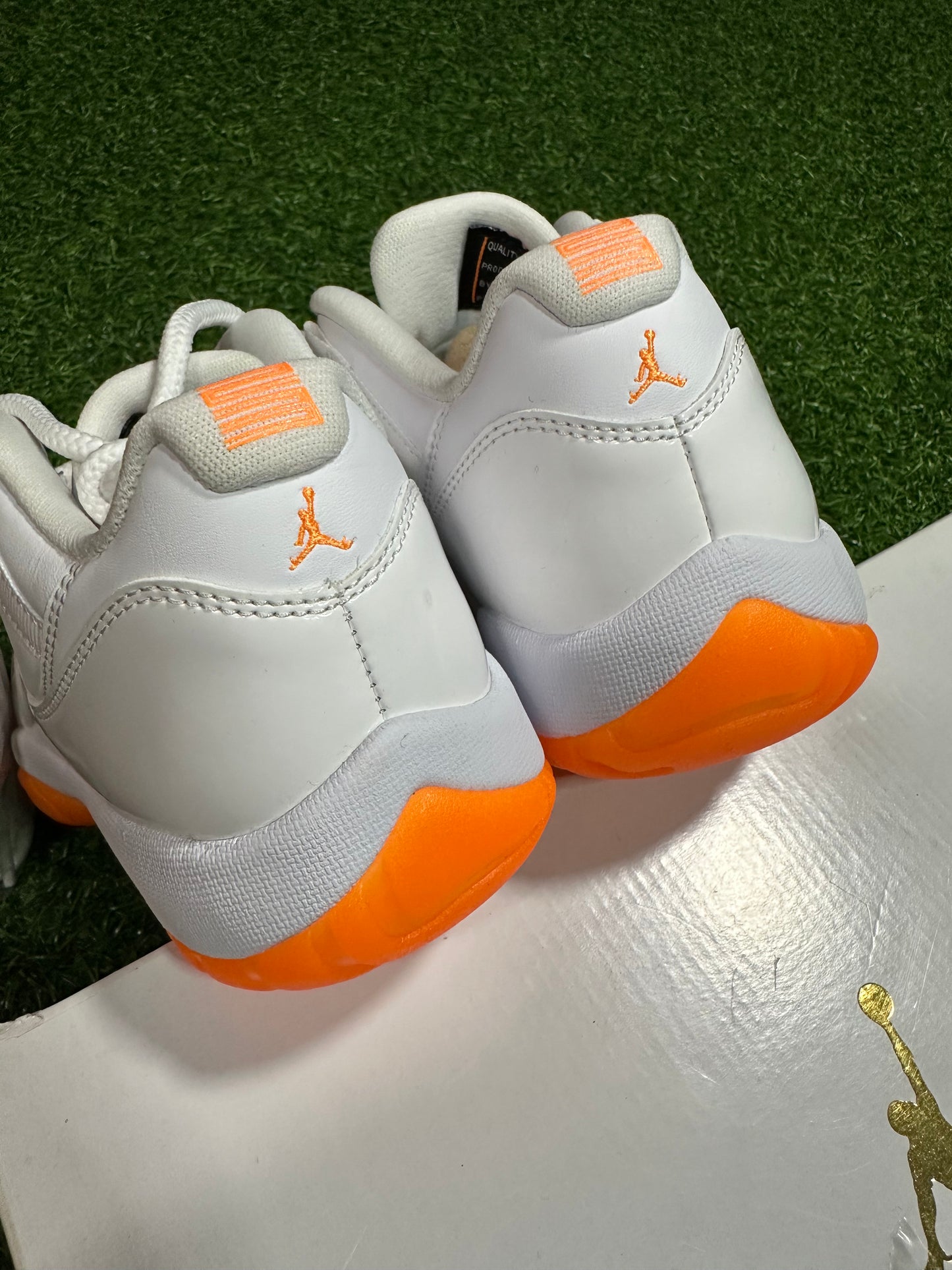 Jordan 11 Retro Low - Citrus (2021) (Mujer)