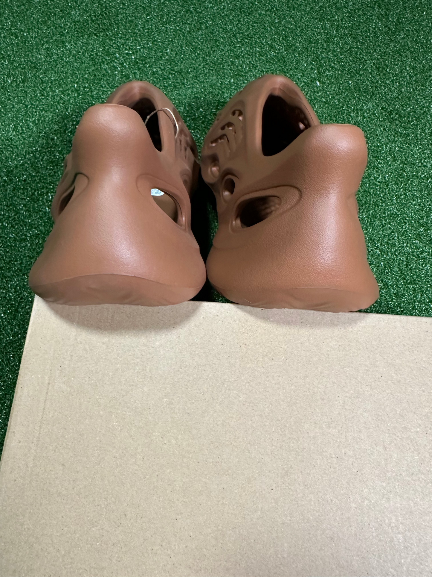 Adidas Yeezy Foam RNR - Clay Red