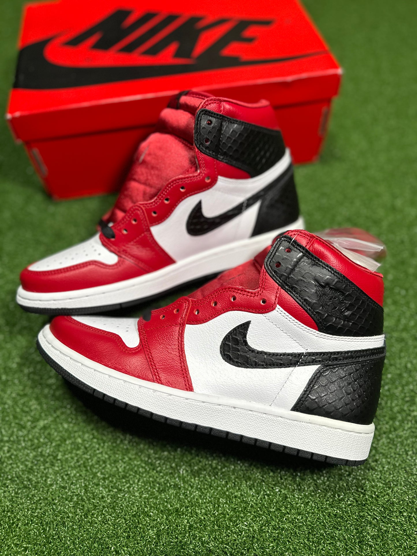 Jordan 1 Retro High - Satin Snake Chicago (para mujer)