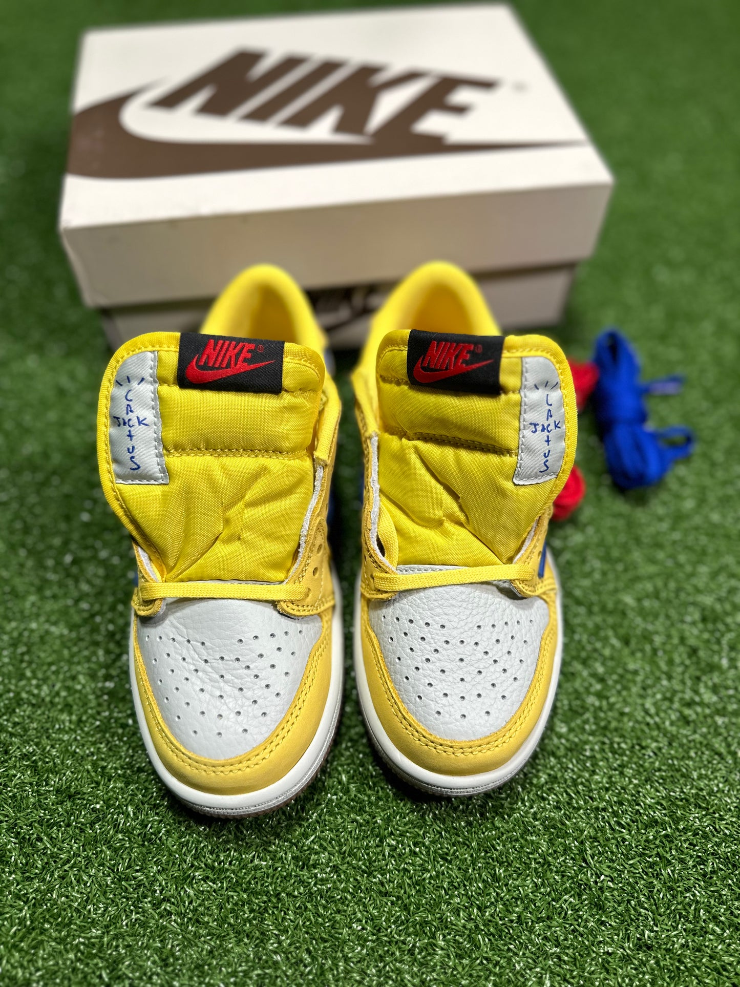 Jordan 1 Retro Low OG SP - Travis Scott Canary (Preescolar)