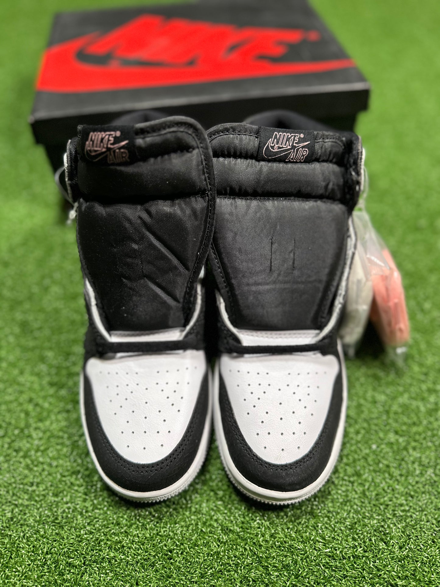 Jordan 1 Retro High OG Bleached Coral (Escuela primaria)