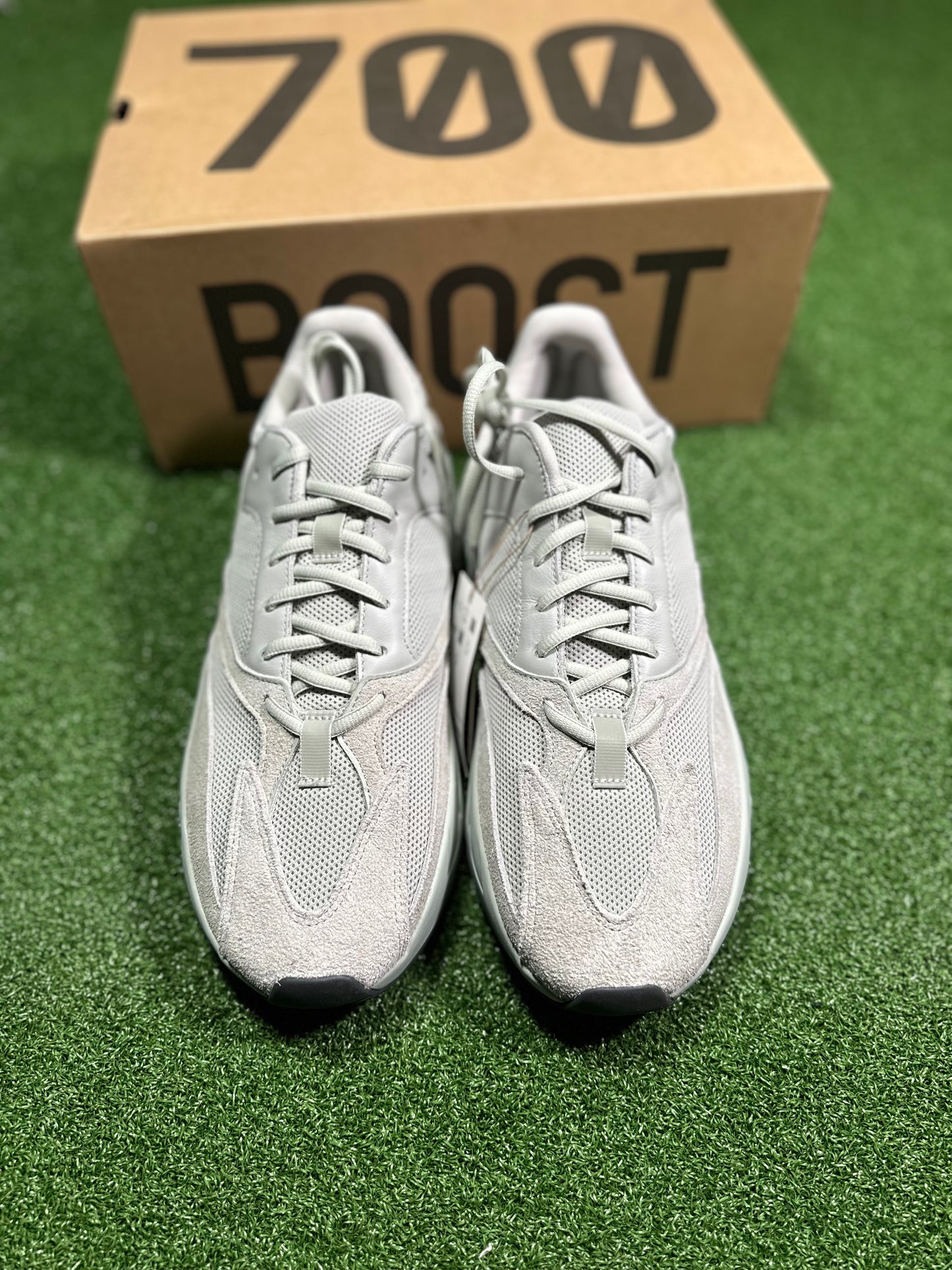 Adidas Yeezy Boost 700 - Sal