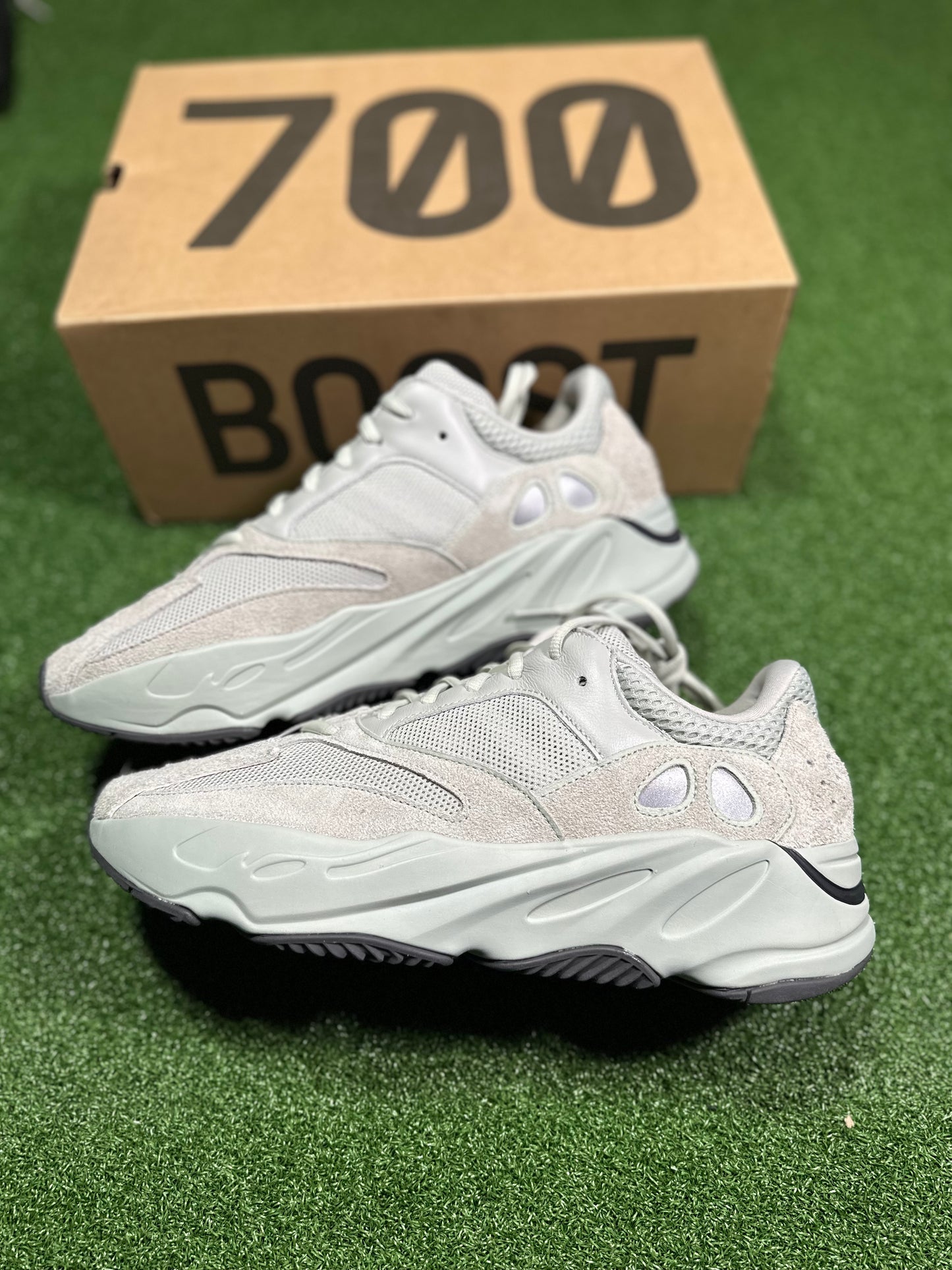Adidas Yeezy Boost 700 - Sal