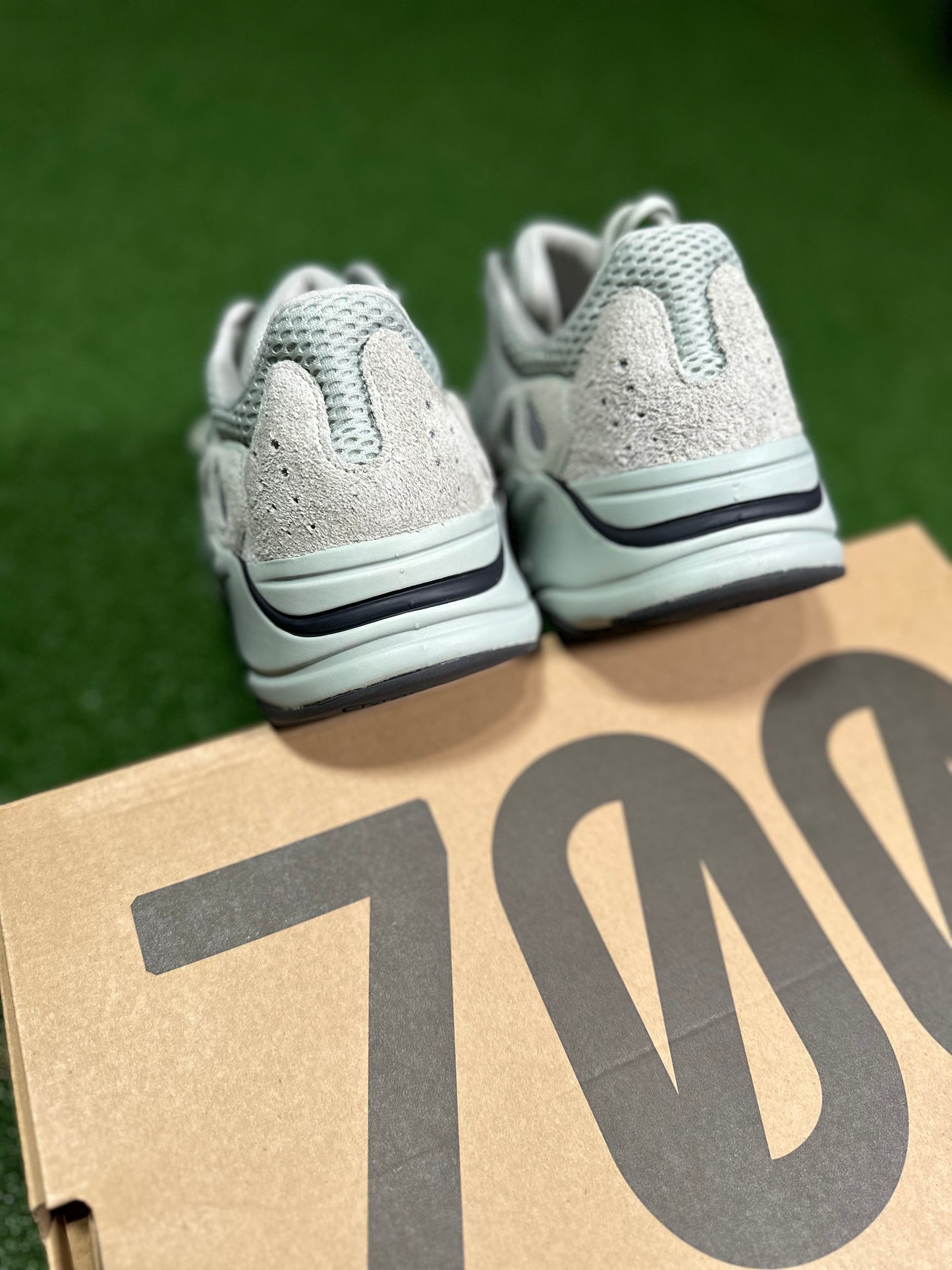 Adidas Yeezy Boost 700 - Sal