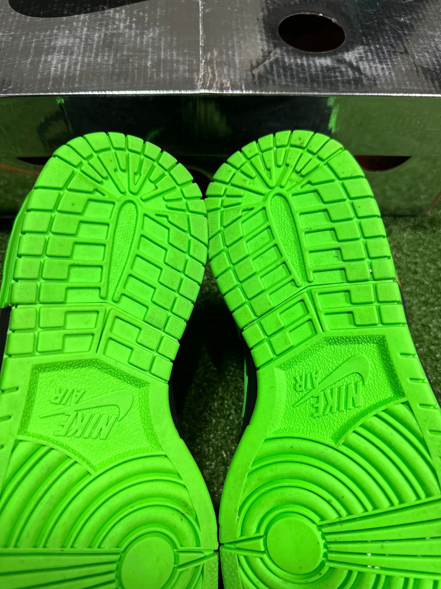 Nike Air Rubber Dunk - Off White Green Strike USED