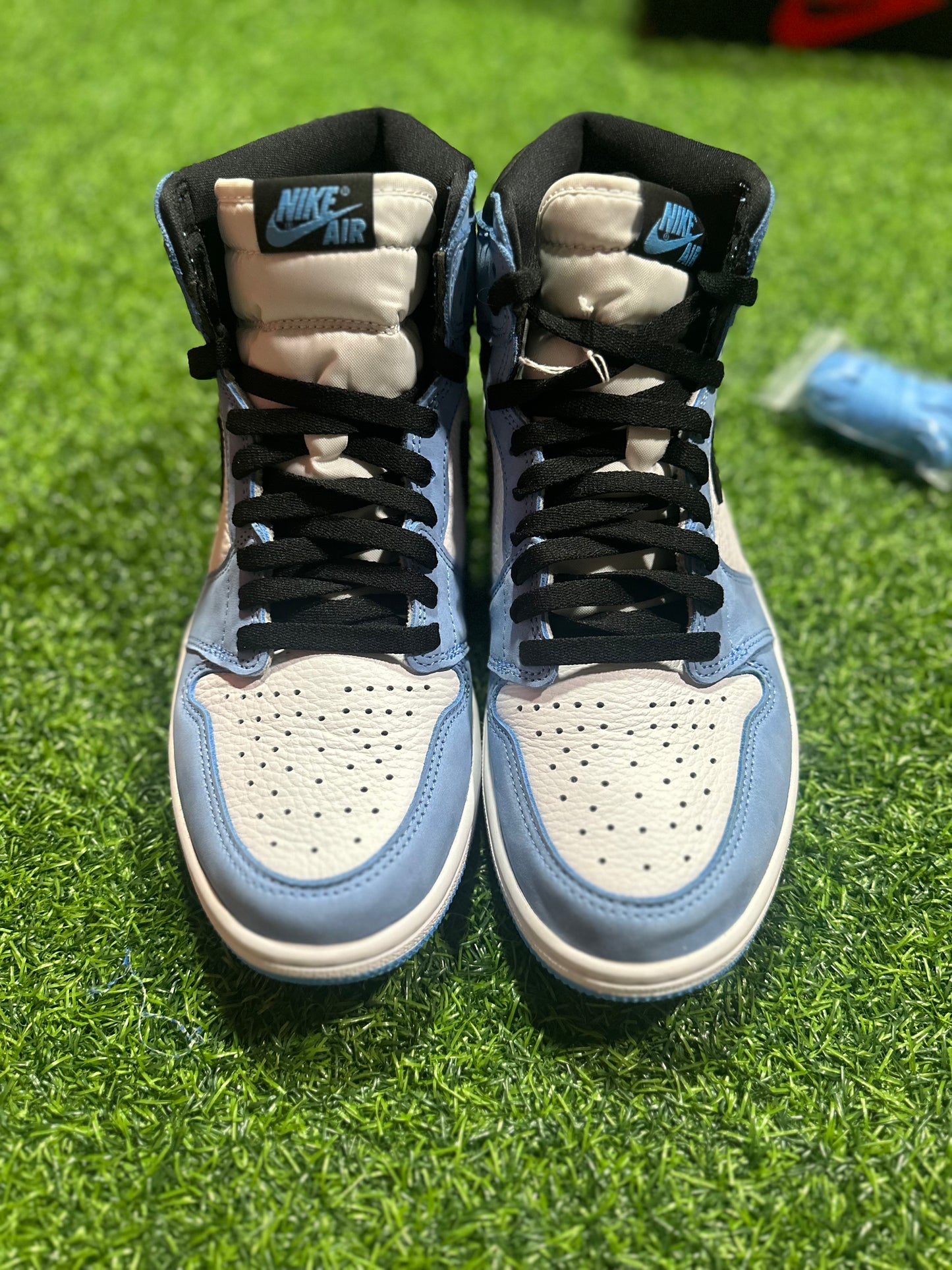 Jordan 1 Retro High OG - Azul universitario (OG TODO, USADO)