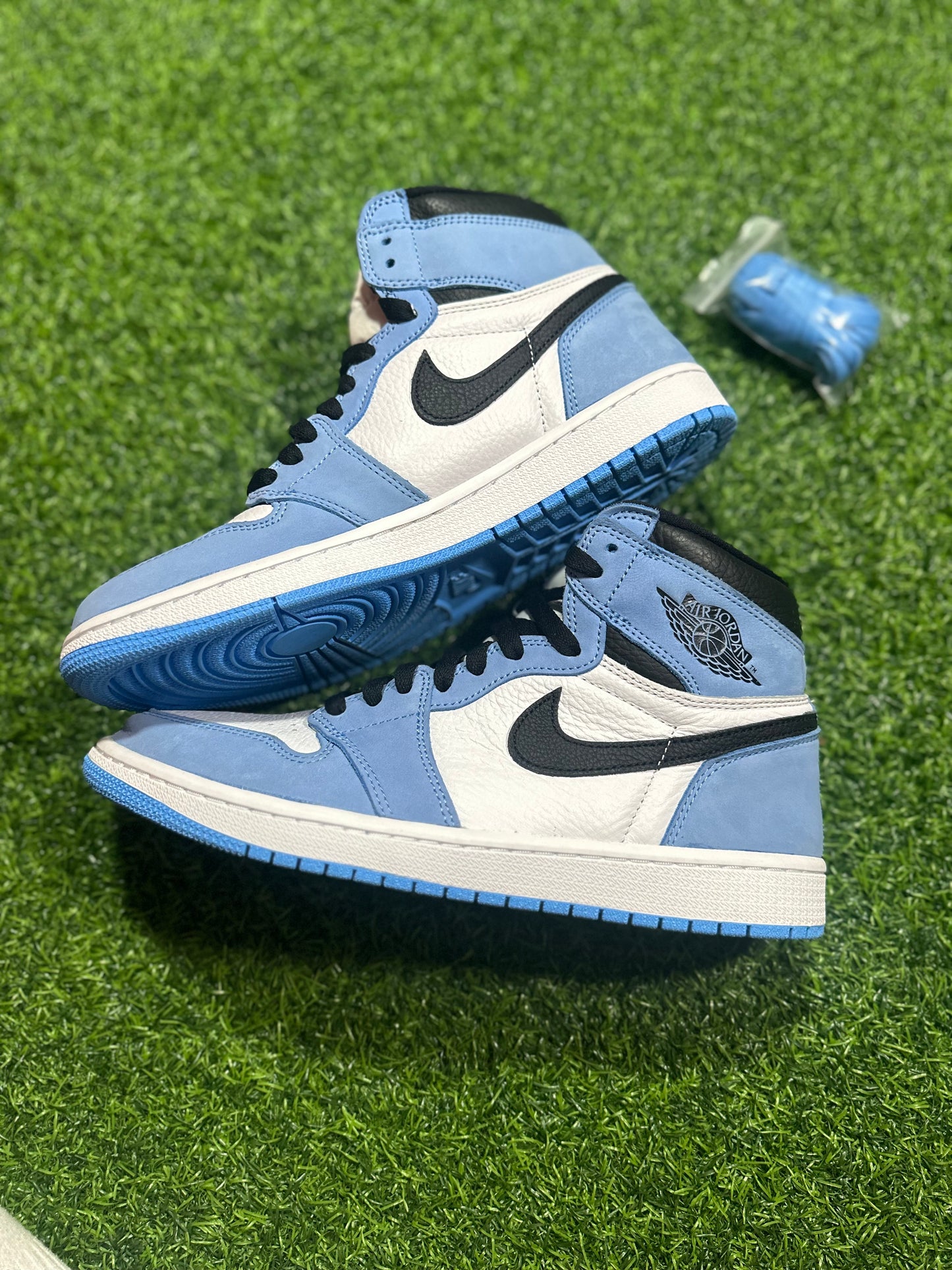 Jordan 1 Retro High OG - Azul universitario (OG TODO, USADO)