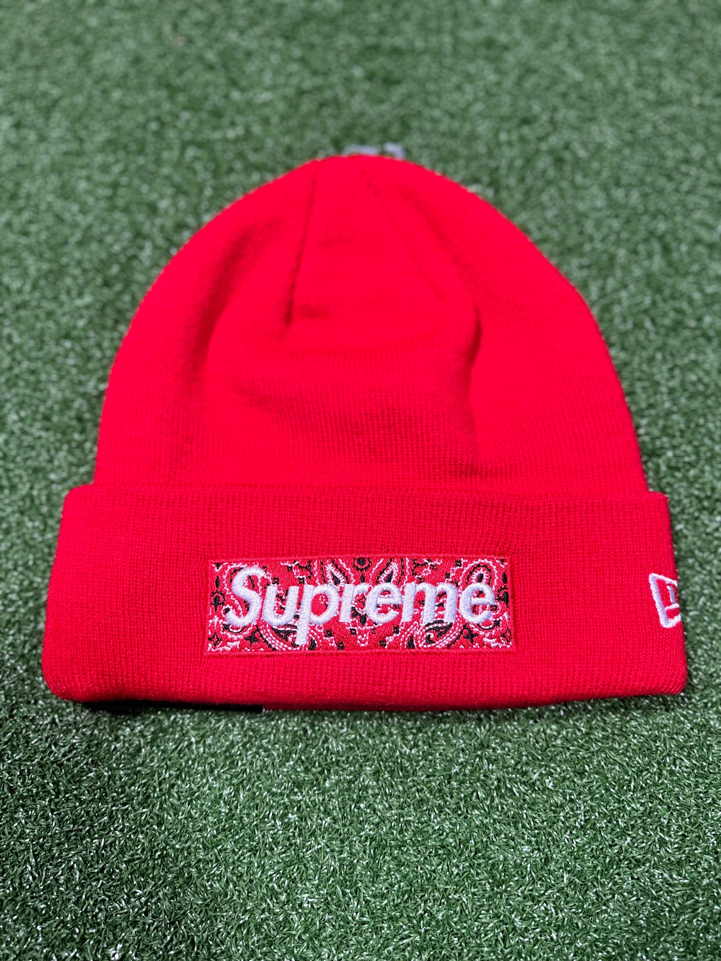 Gorro con logo en forma de bandana de Supreme New Era (otoño/invierno 2019) en rojo