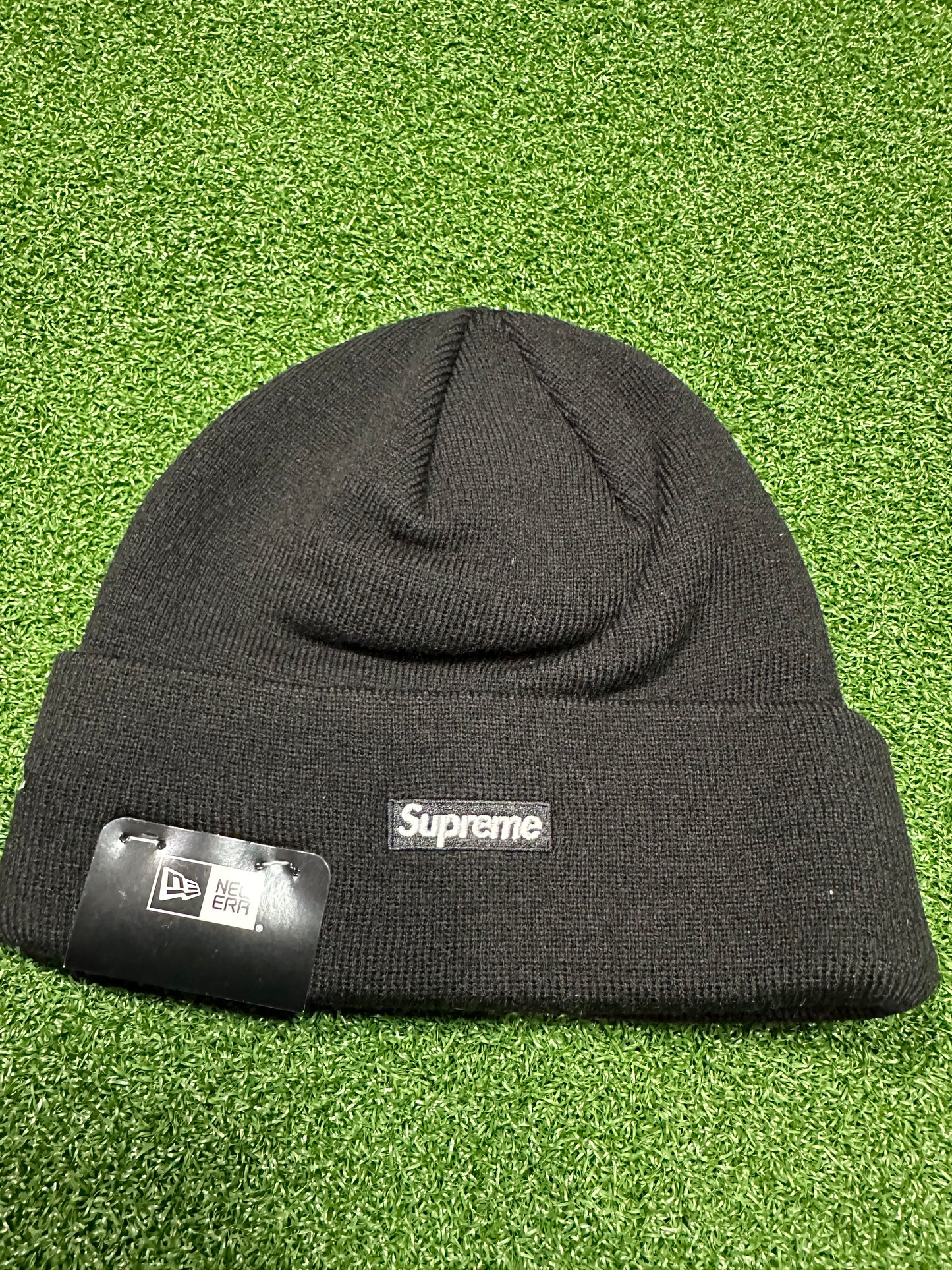 Gorro con el logotipo de Swarovski S de Supreme New Era en color negro