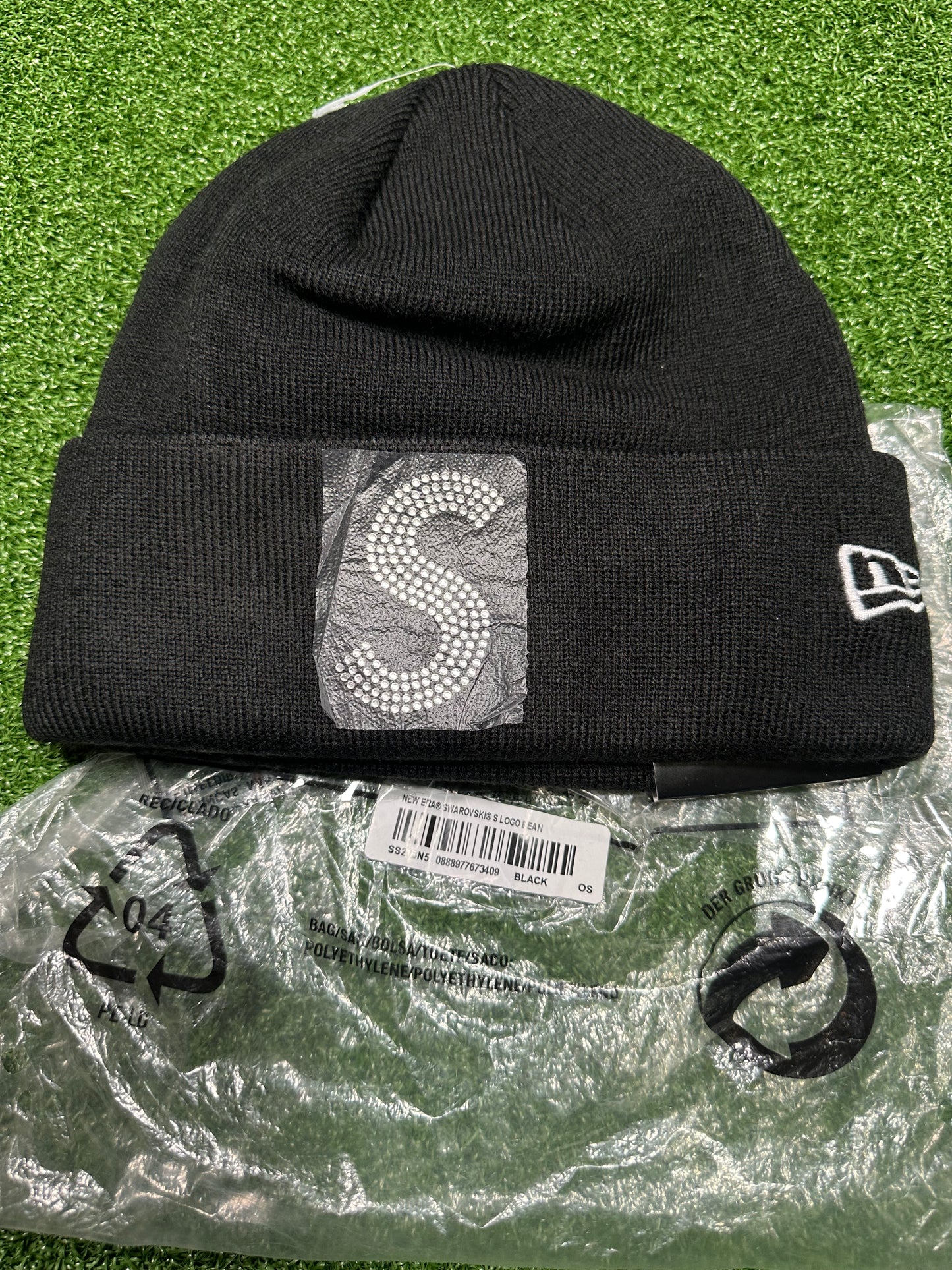 Gorro con el logotipo de Swarovski S de Supreme New Era en color negro
