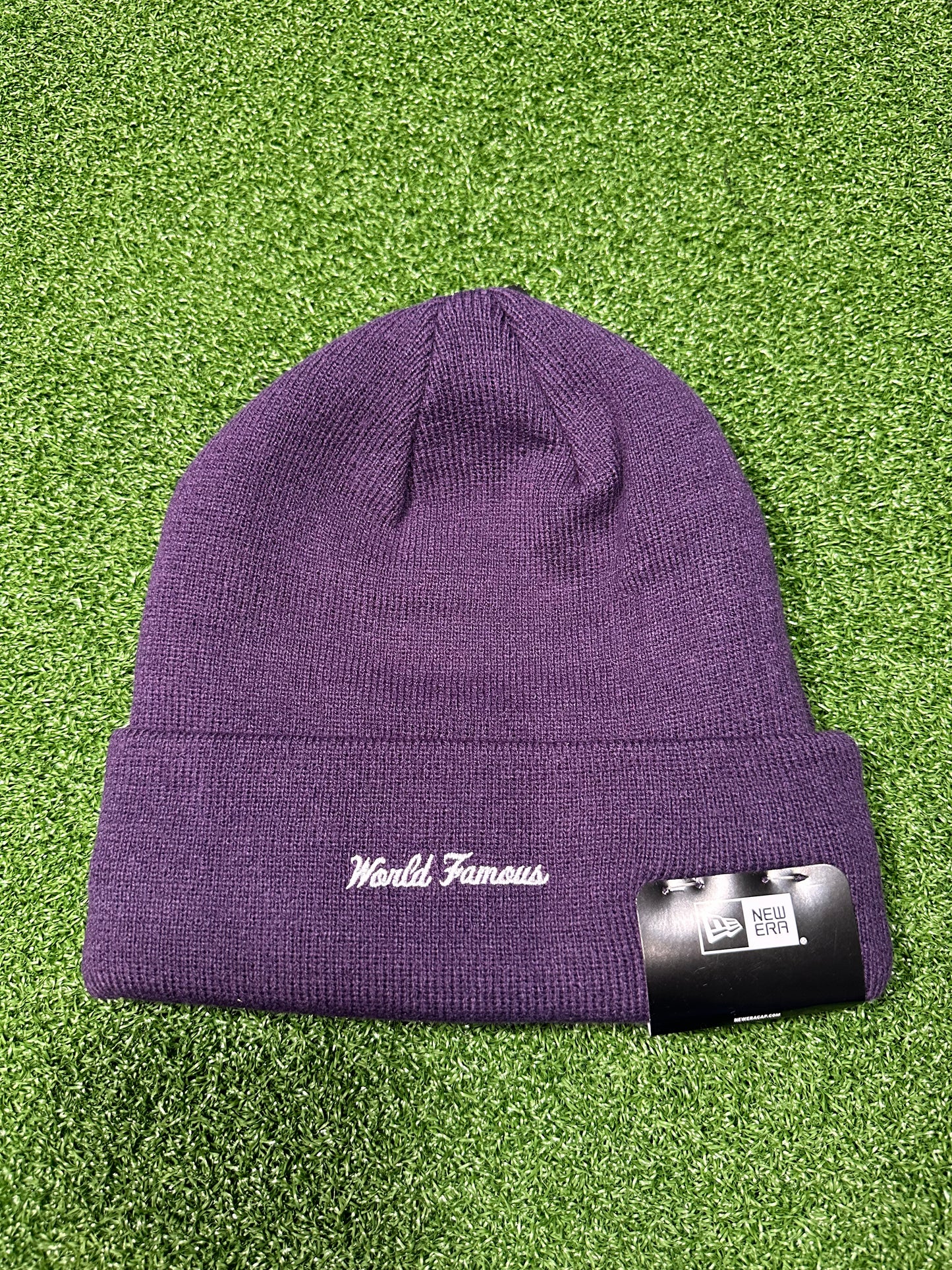 Gorro con logo de caja de Supreme New Era (otoño/invierno 2023) en morado oscuro