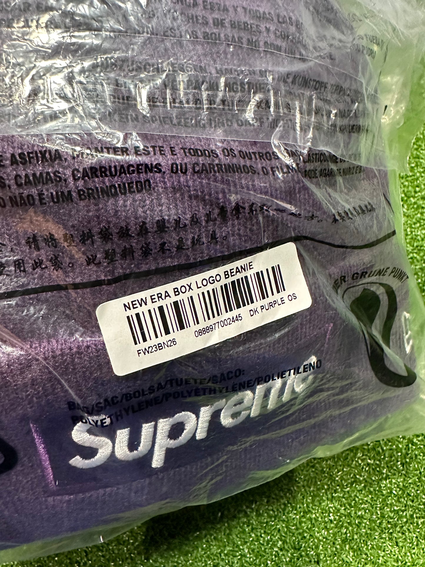 Gorro con logo de caja de Supreme New Era (otoño/invierno 2023) en morado oscuro