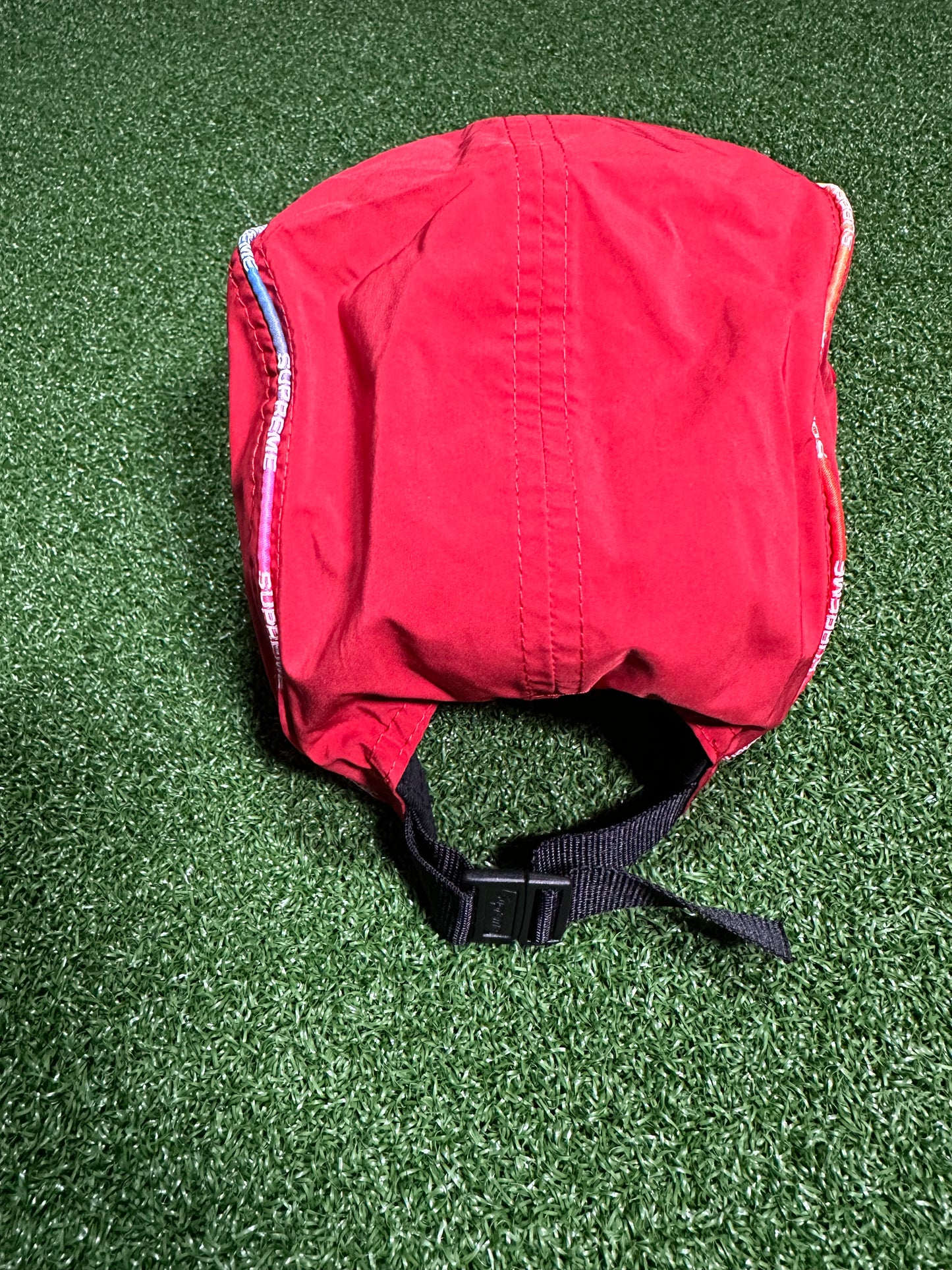 Gorra de campamento Supreme Gradient Piping roja