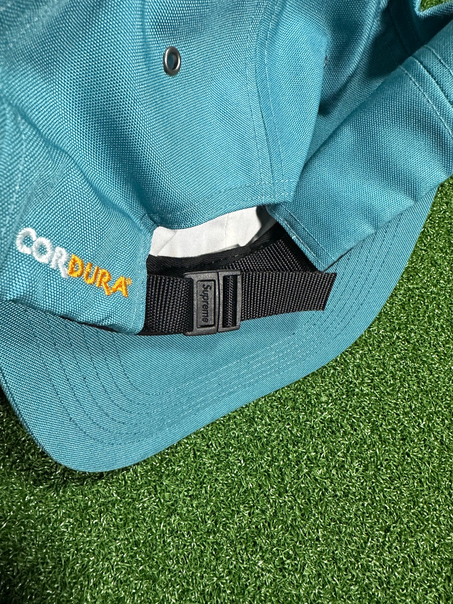 Etiqueta de teflón Supreme Cordura de 6 paneles en color verde azulado