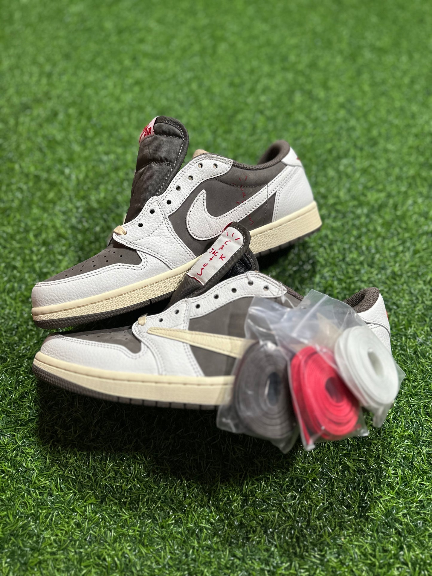 Jordan 1 Retro Low OG SP - Travis Scott Reverse Mocha