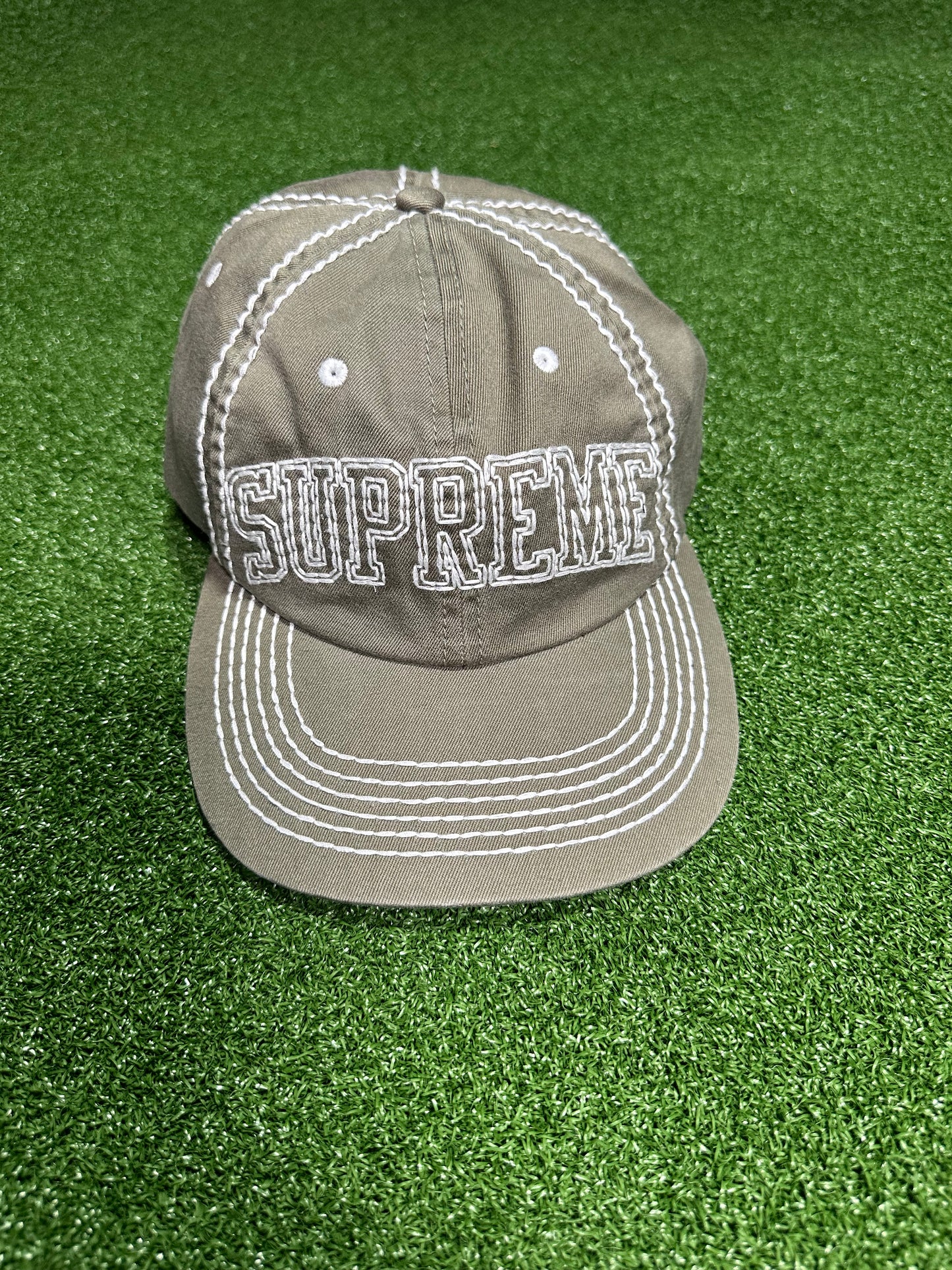 Supreme Big Stitch - 6 paneles, color oliva