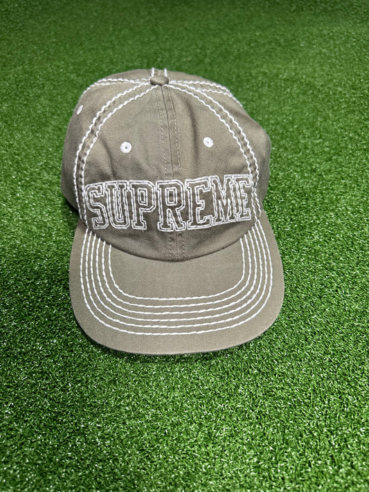 Supreme Big Stitch - 6 paneles, color oliva