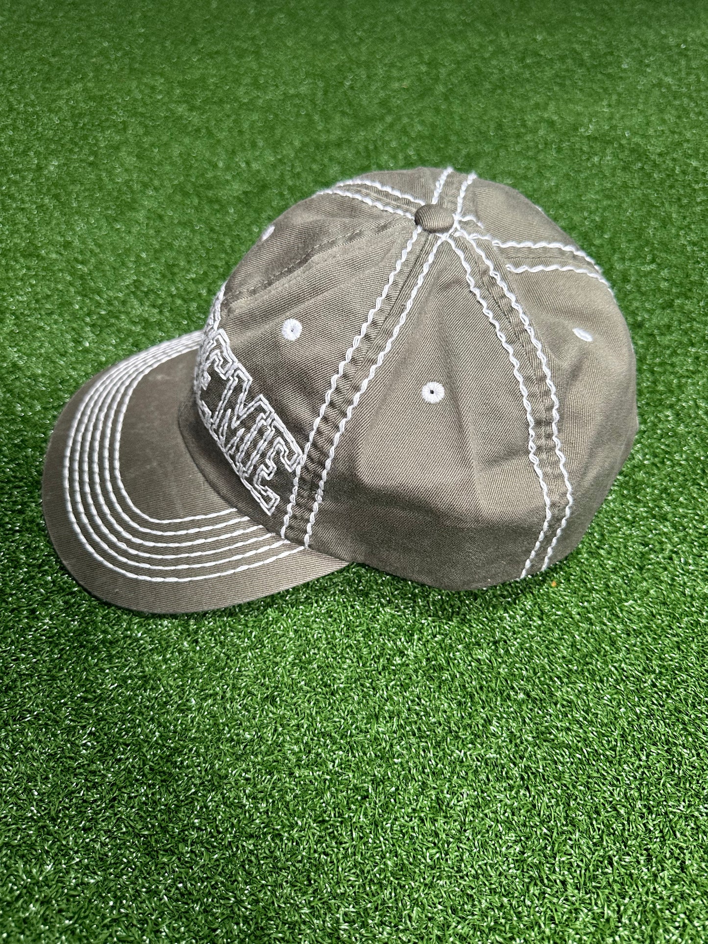 Supreme Big Stitch - 6 paneles, color oliva