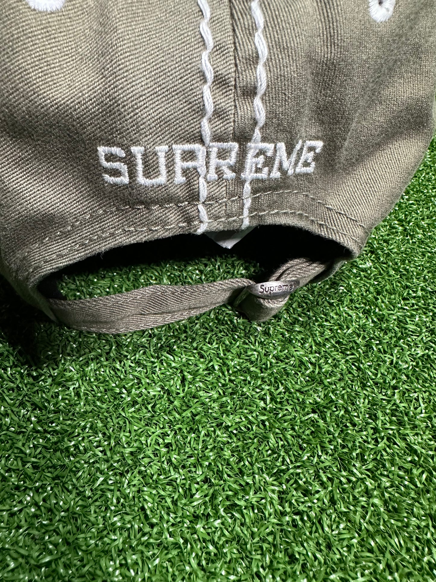 Supreme Big Stitch - 6 paneles, color oliva