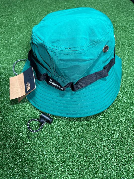 Sudadera con capucha Supreme The North Face Trekking Crusher verde oscuro