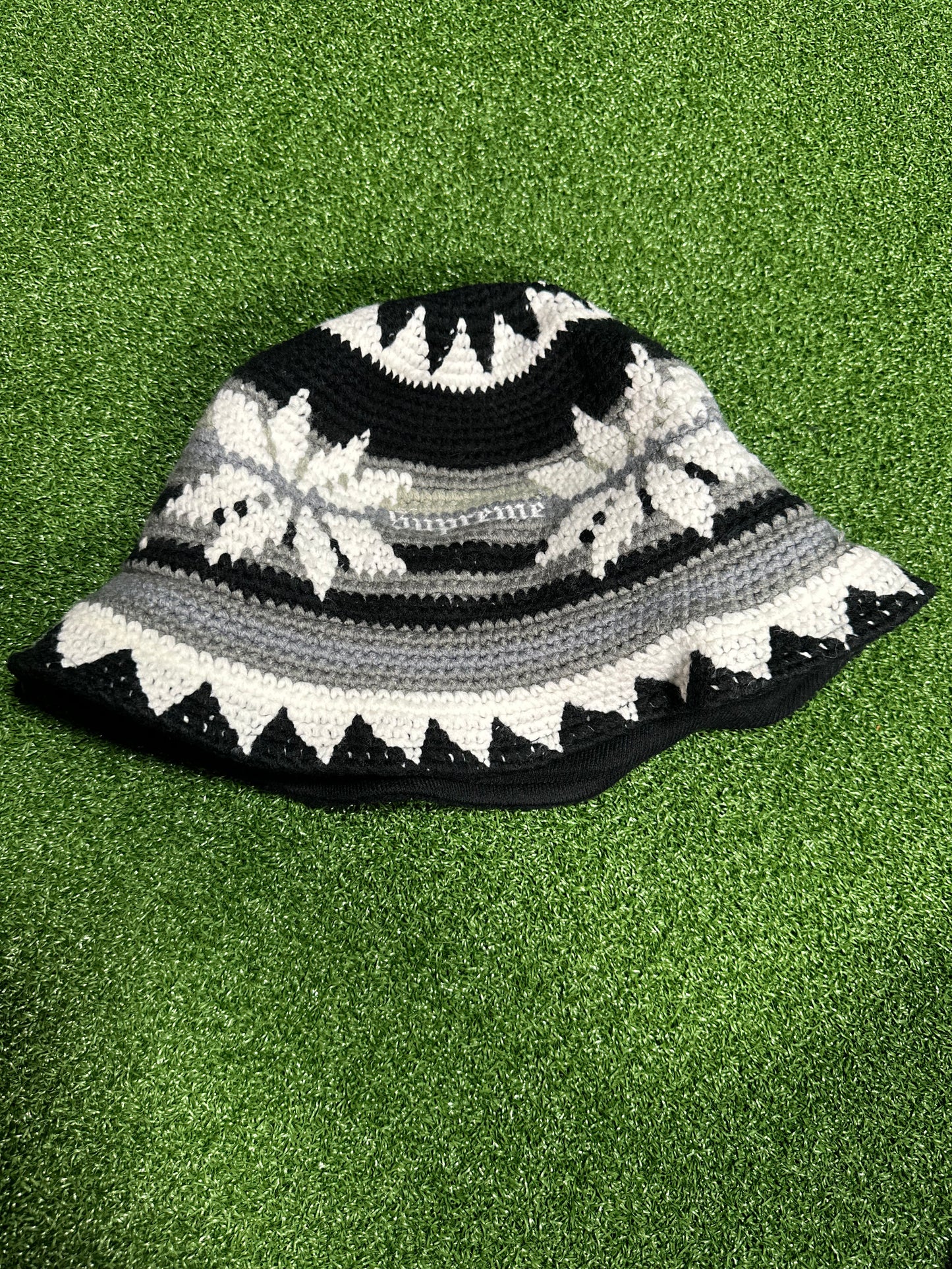 Copo de nieve supremo de ganchillo negro