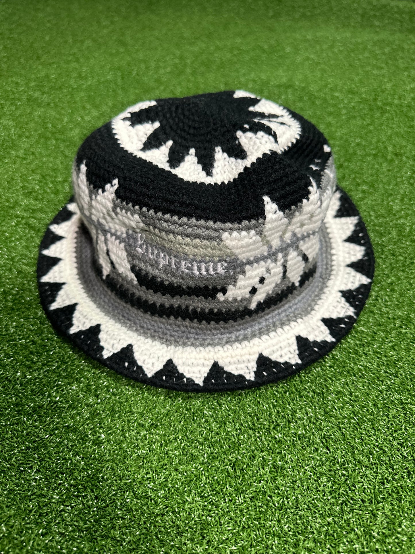 Copo de nieve supremo de ganchillo negro