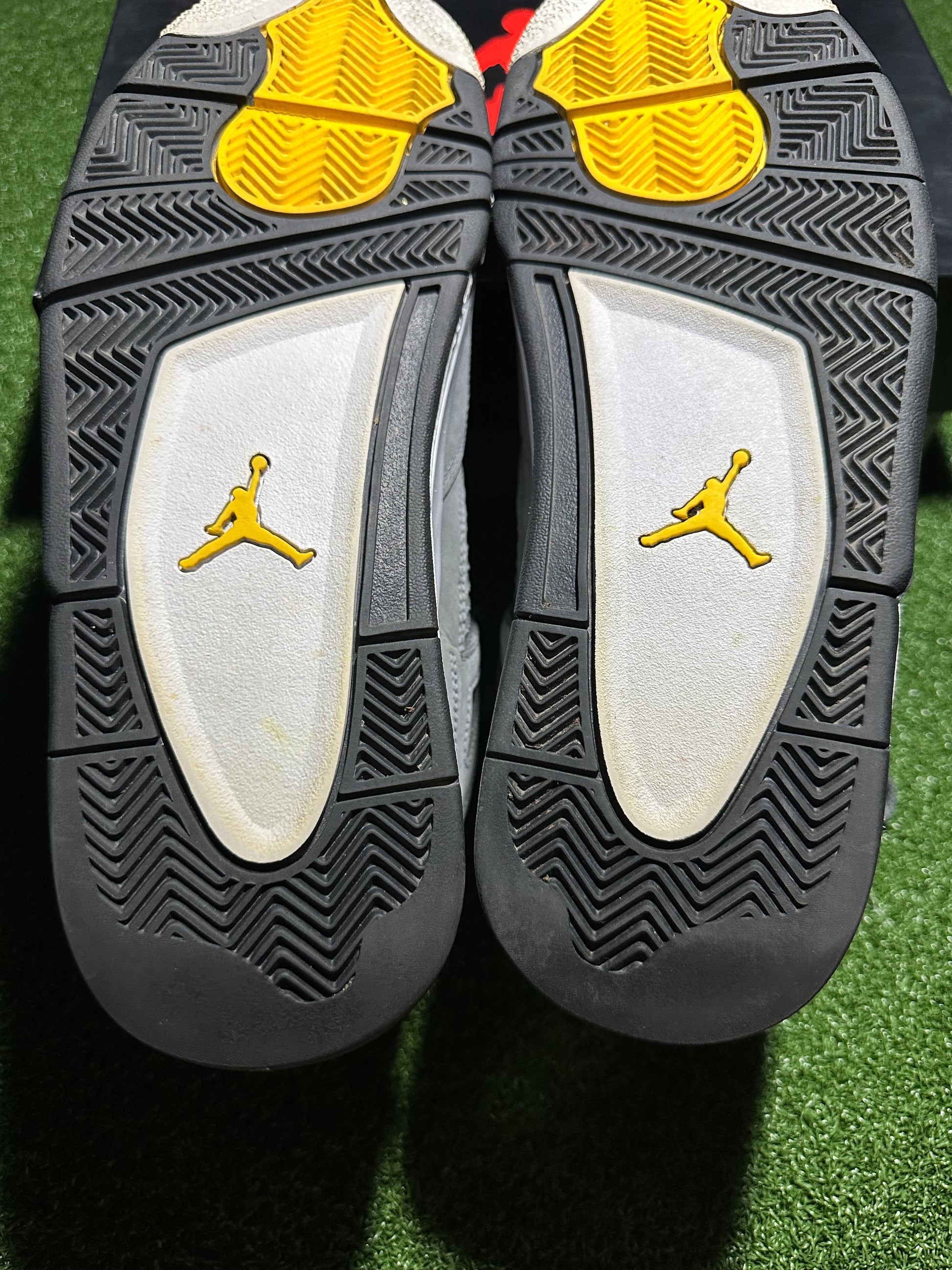 Jordan 4 Cool Grey 2019 Preowned Condition 8.5/10