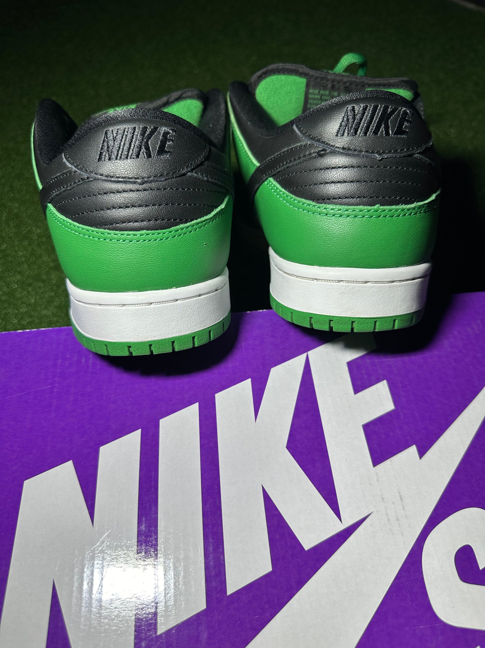Nike SB Dunk Low Classic Green VNDS Heel Detail