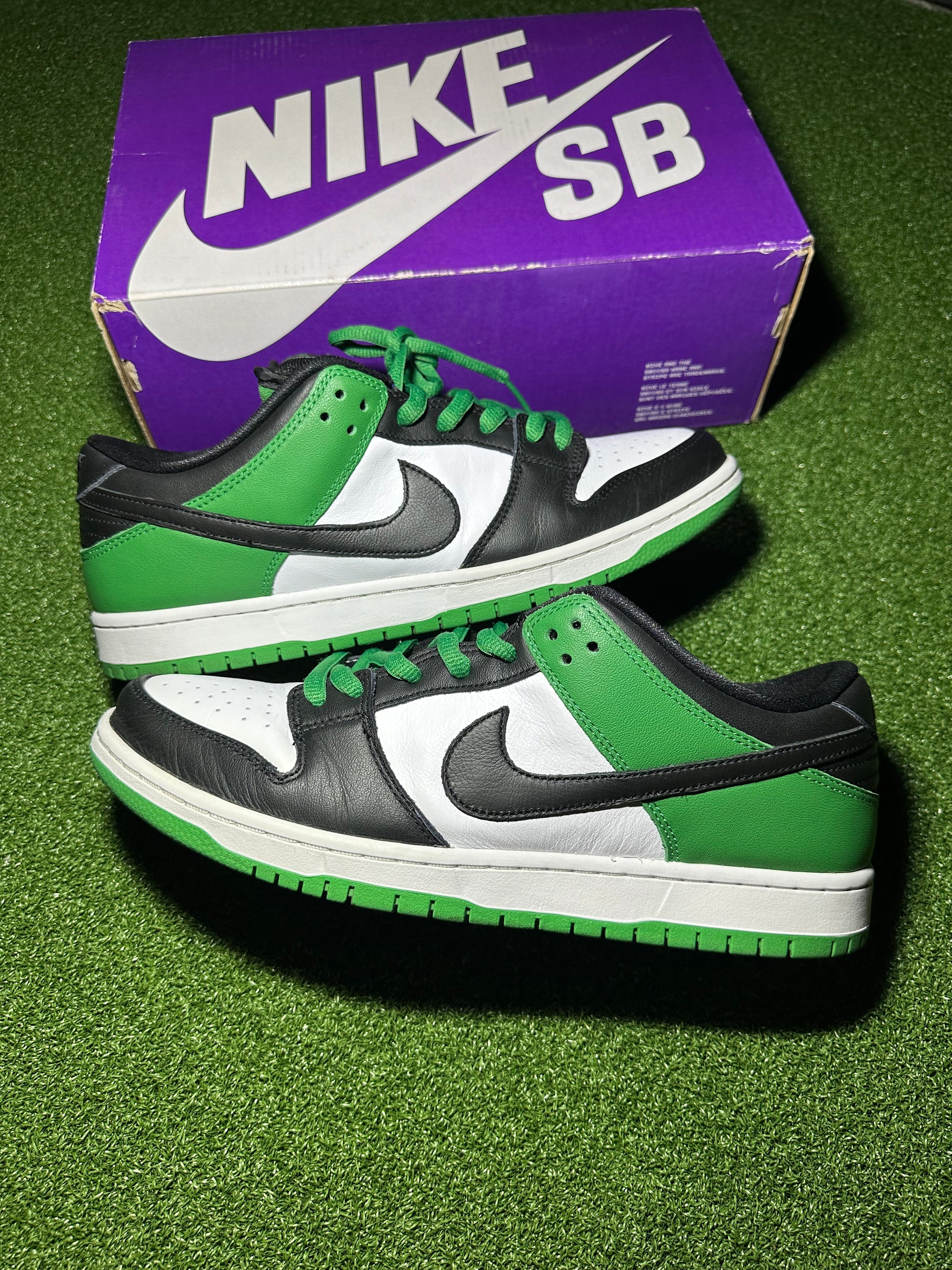 Nike SB Dunk Low Classic Green VNDS Side View