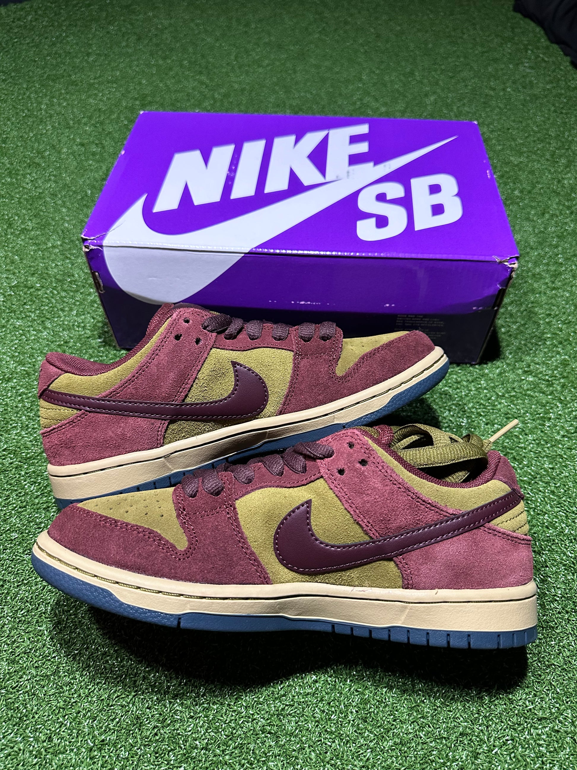 Nike SB Dunk Low Dark Team Red Olive Flak Close Up Materials