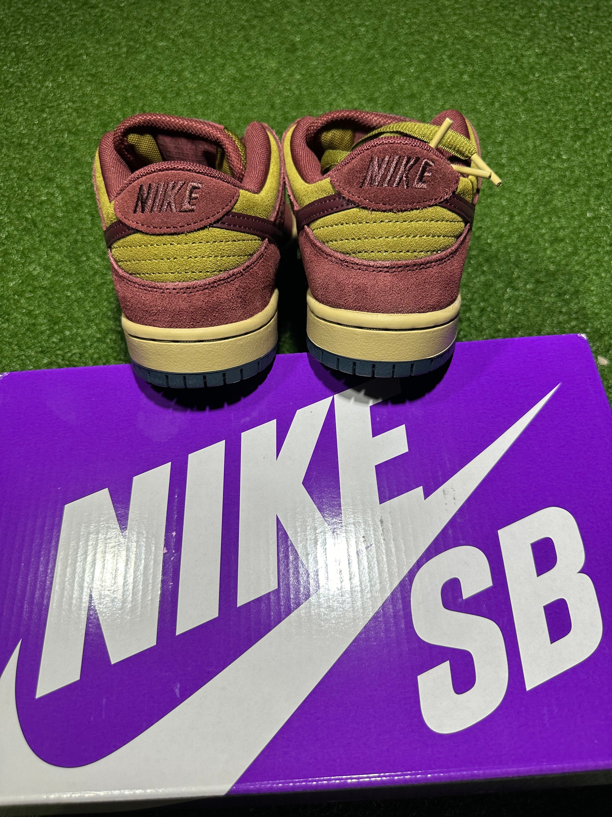 Nike SB Dunk Low Dark Team Red Olive Flak Heel Detail