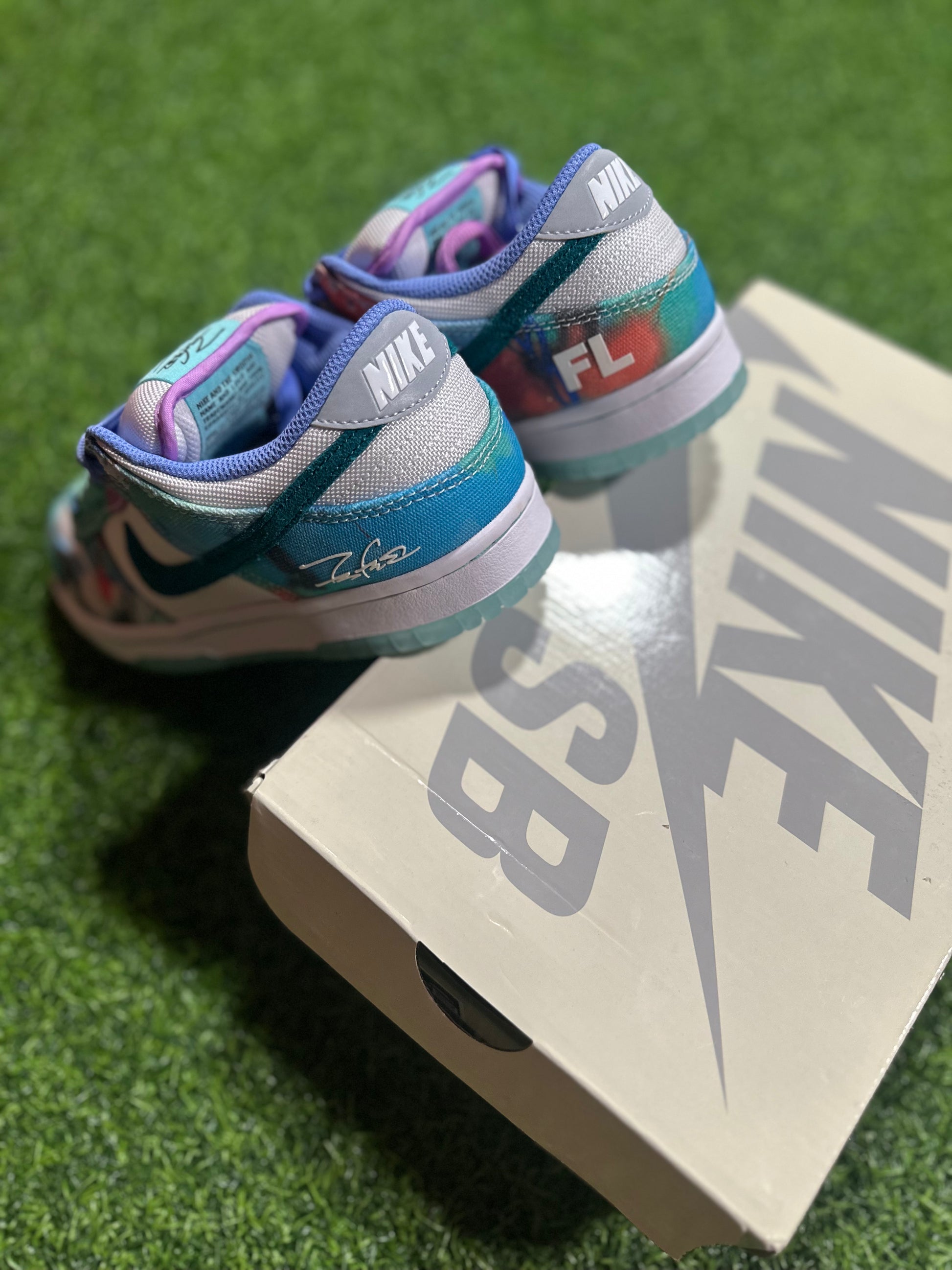 Nike SB Dunk Low Futura Bleached Aqua Heel Branding