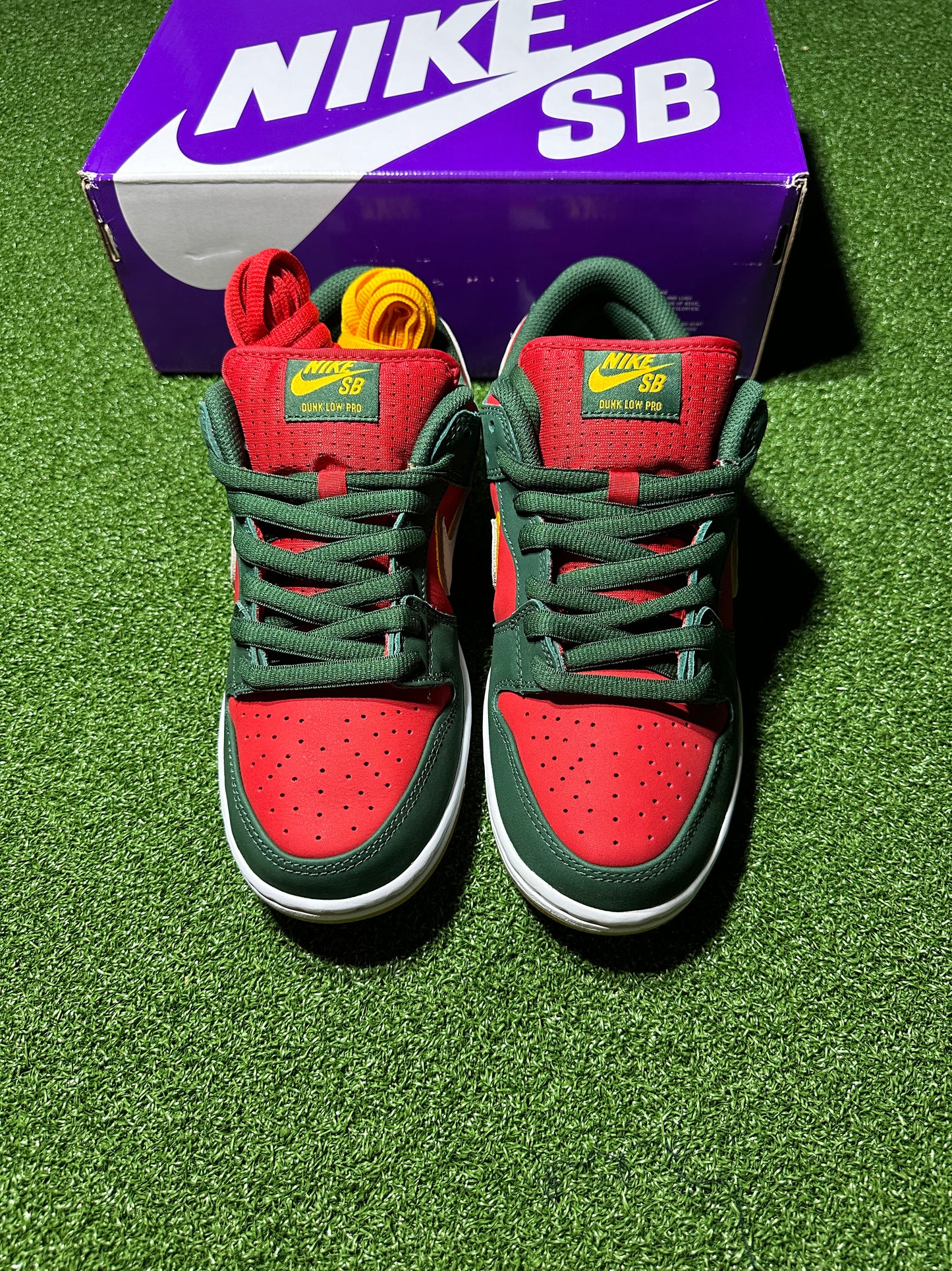 Nike SB Dunk Low Pro PRM Seattle Supersonics Top View