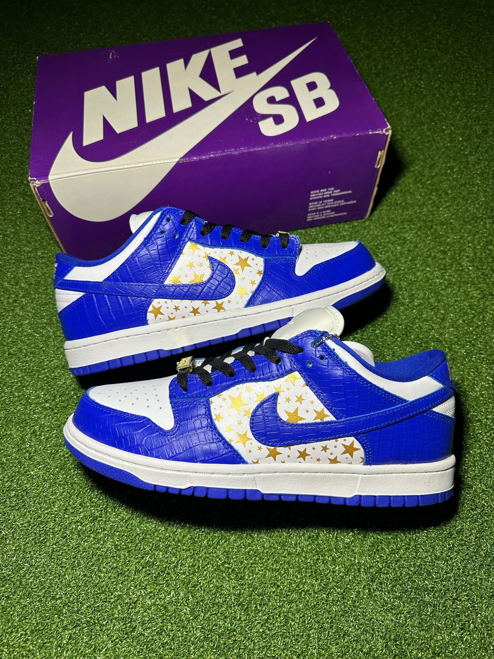 Nike SB Dunk Low Supreme Stars Hyper Royal Side