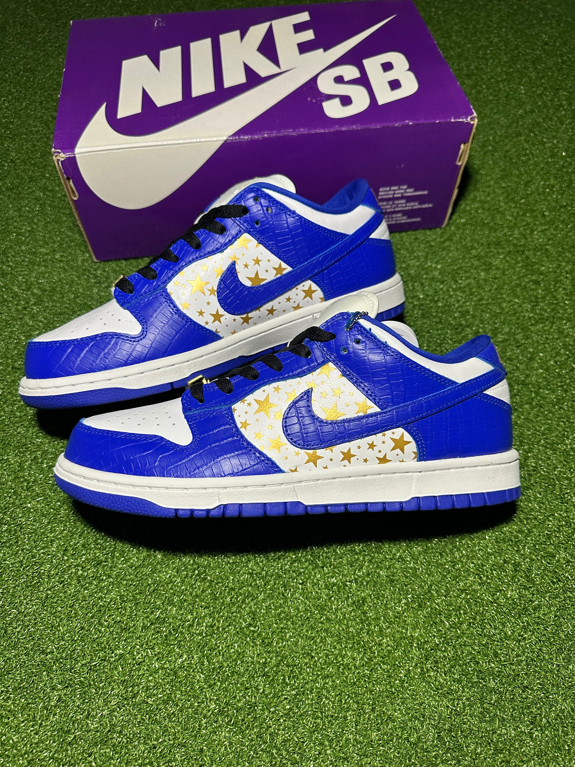Nike SB Dunk Low Supreme Stars Hyper Royal Side Inside View