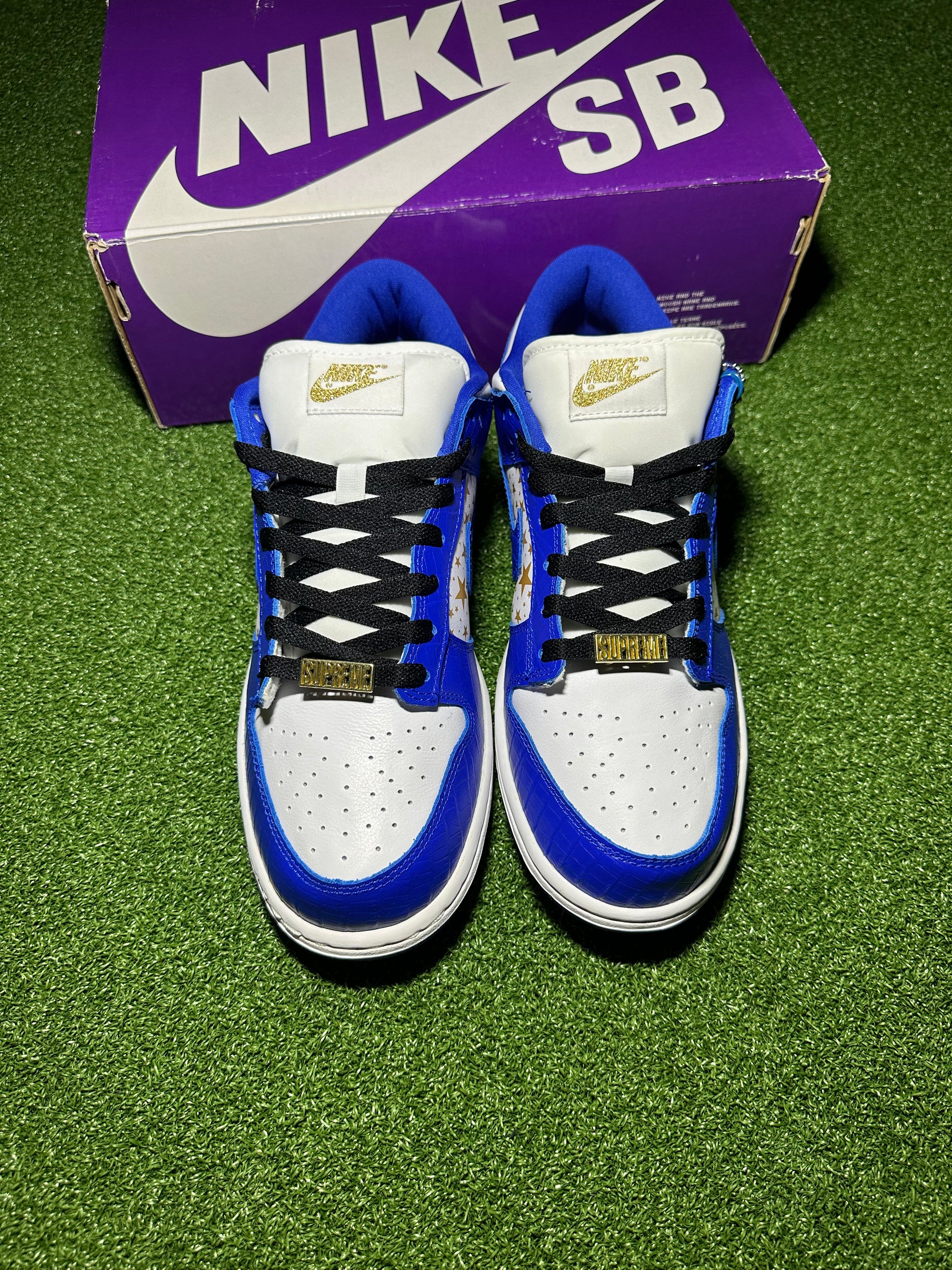 Nike SB Dunk Low Supreme Stars Hyper Royal Top View