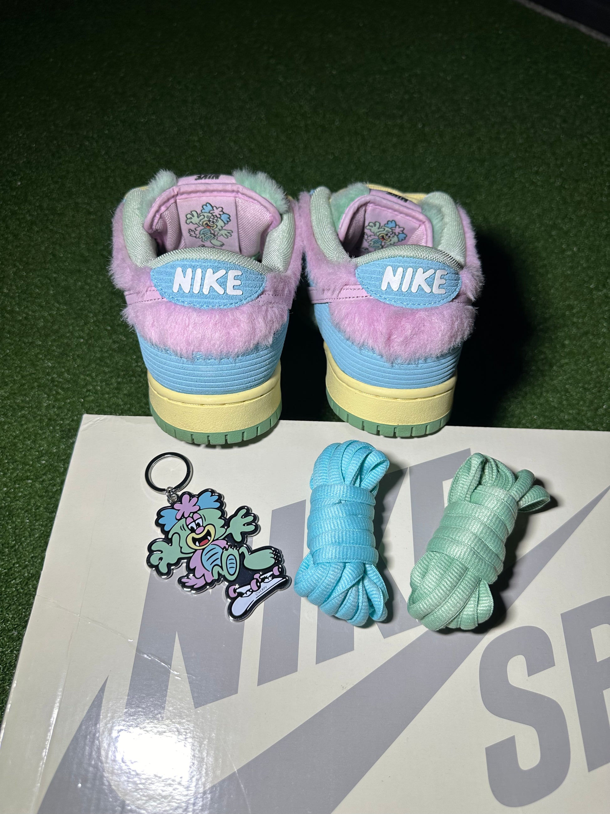 Nike SB Dunk Low Verdy Pre-Owned Heel Detail