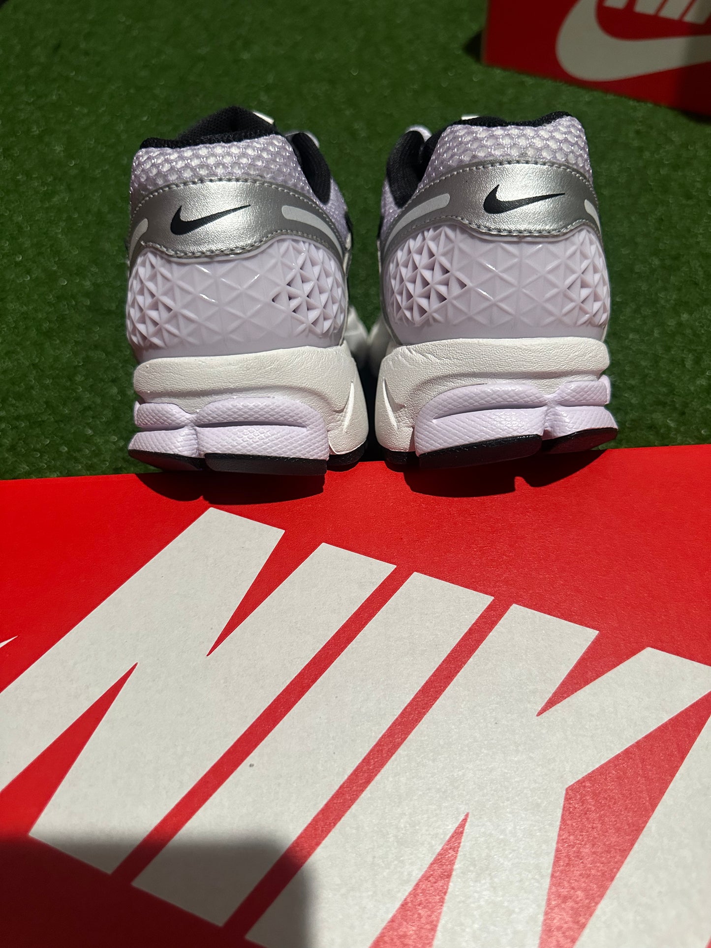 Nike Vomero 5 Heel View