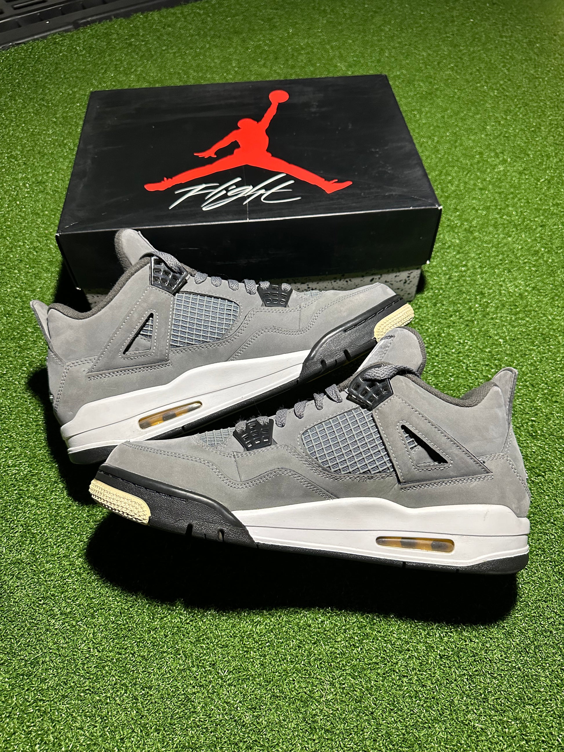 Preowned Jordan 4 Retro Cool Grey Sneakers