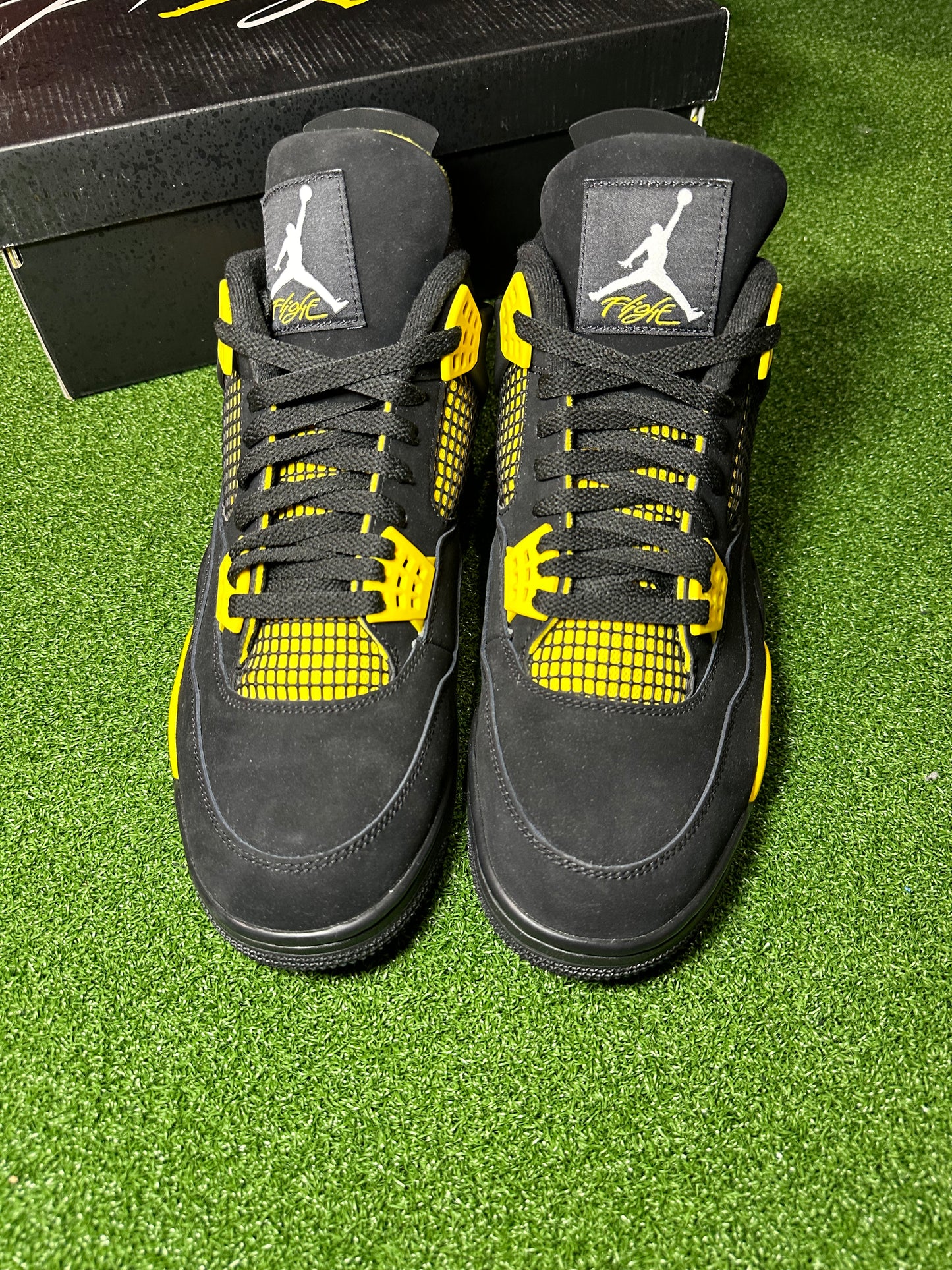 Jordan 4 Thunder 2023 front profile with tour yellow accents