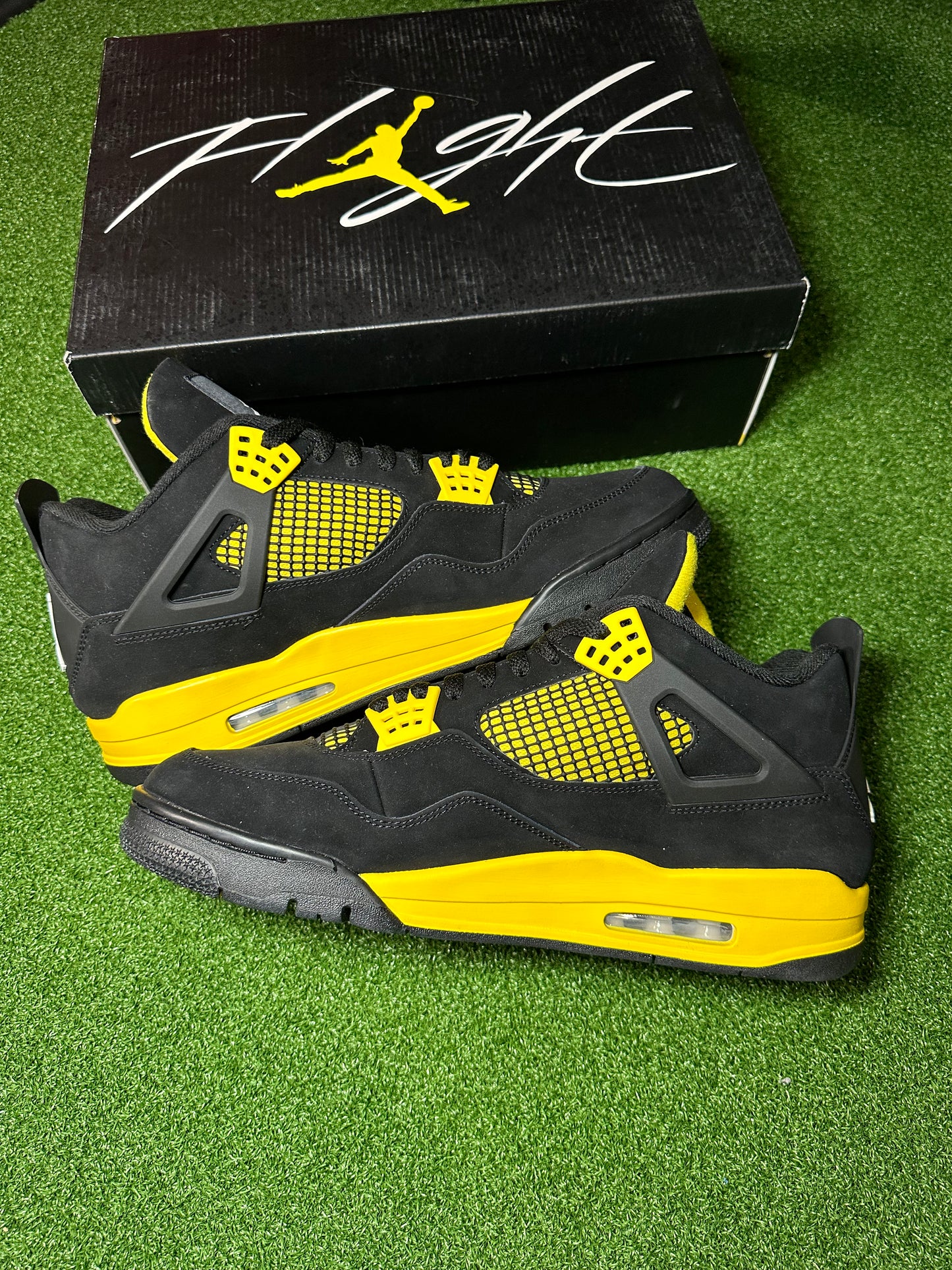 Jordan 4 Thunder 2023 side profile with tour yellow accents