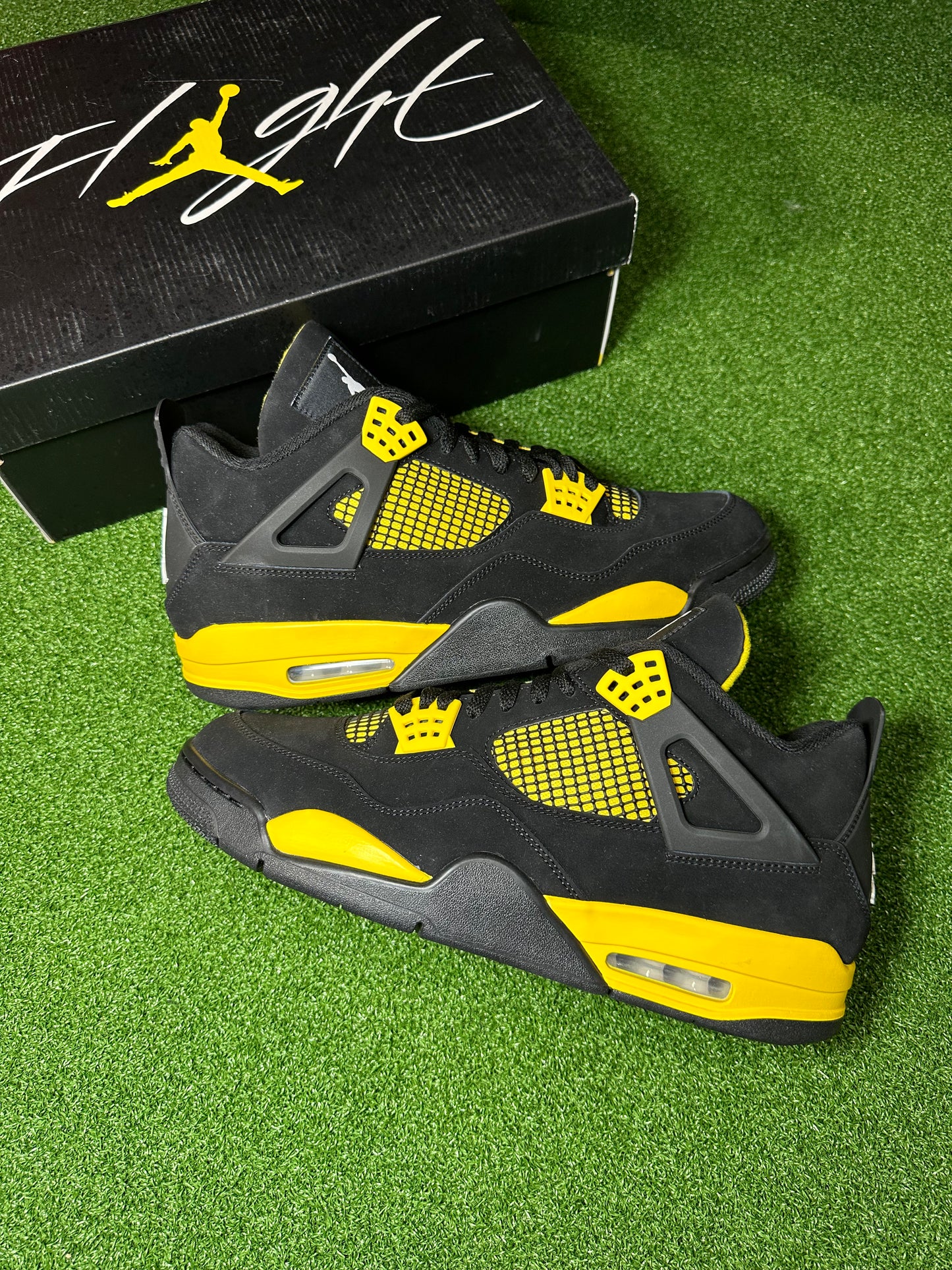 Jordan 4 Thunder 2023 box and packaging shot